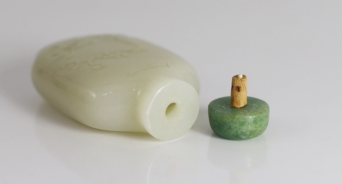 A Chinese white jade snuff bottle, 19th/20th century, carved in relief with a squirrel on rockwork - Image 3 of 4