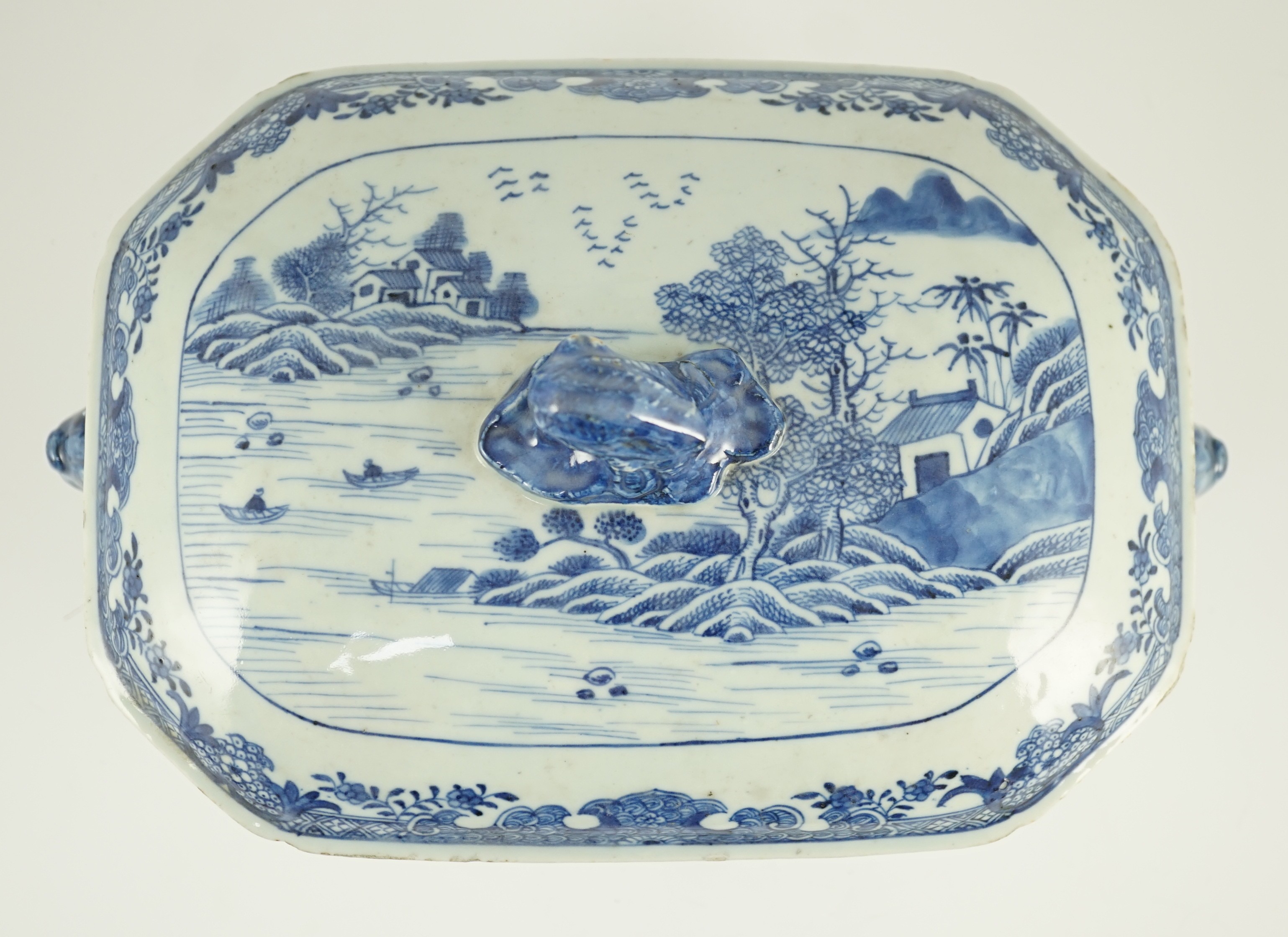 A Chinese blue and white tureen and cover, Qianlong period, typically painted with figures in - Image 2 of 8