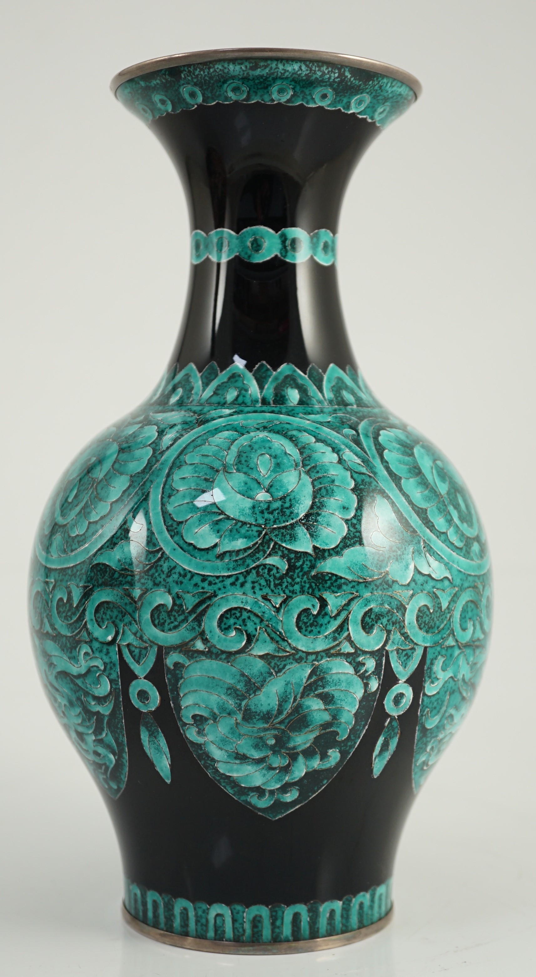 A Japanese silver wire cloisonné enamel vase, by Ota Hiroaki, c.1950s, decorated in archaistic style - Image 3 of 5