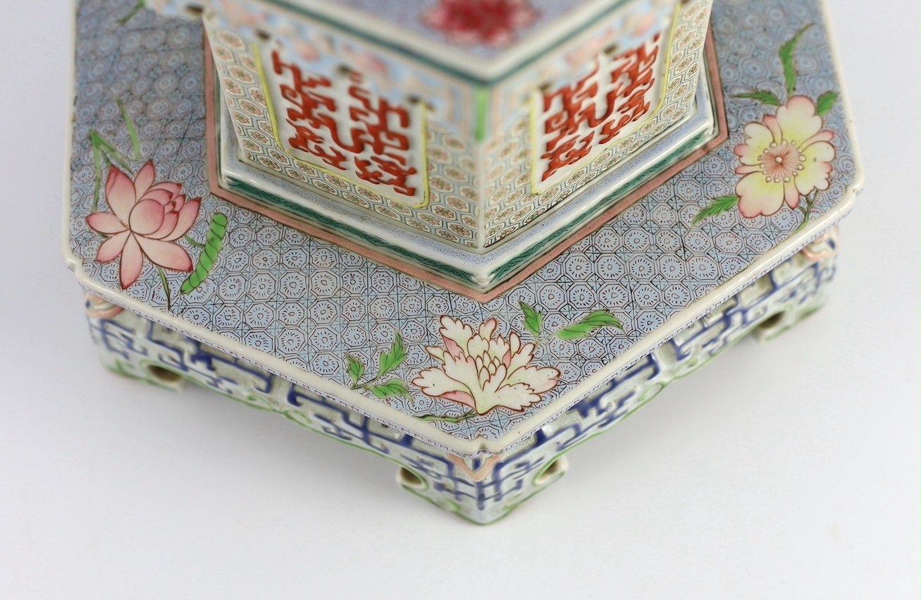 A Chinese enamelled porcelain hexagonal jardiniere, Qianlong period (1736-95), the upper section - Image 4 of 6