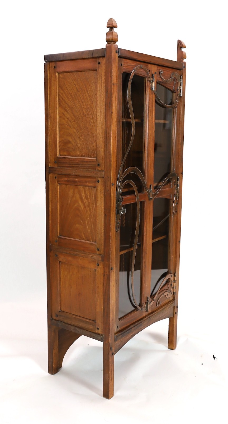 Gustave Serrurier-Bovy (Belgian 1858–1910). An Art Nouveau copper mounted red narra wood vitrine, - Image 5 of 6