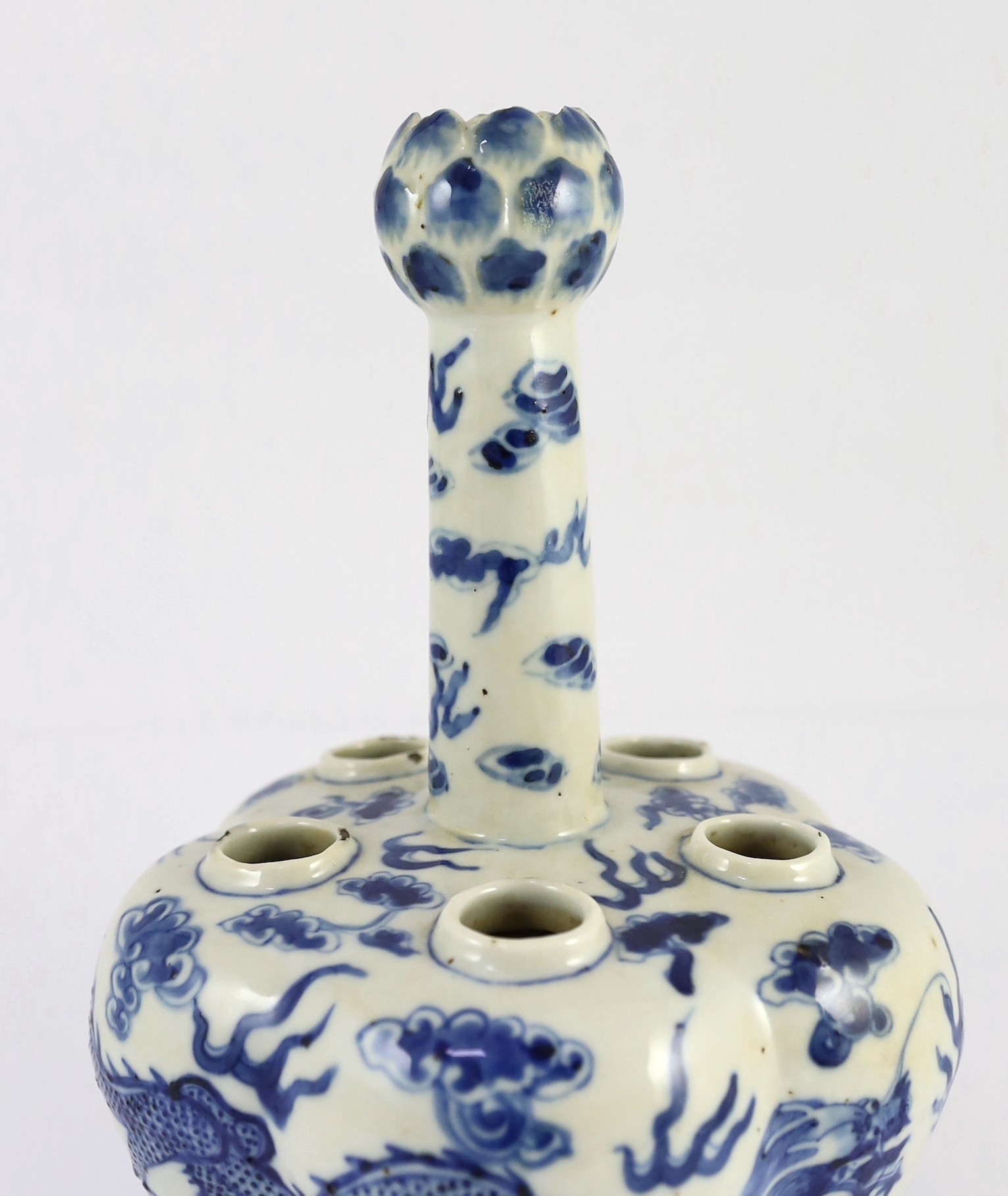 A Chinese blue and white ’dragon’ tulip vase, 19th century, painted with two confronting four claw - Image 6 of 8