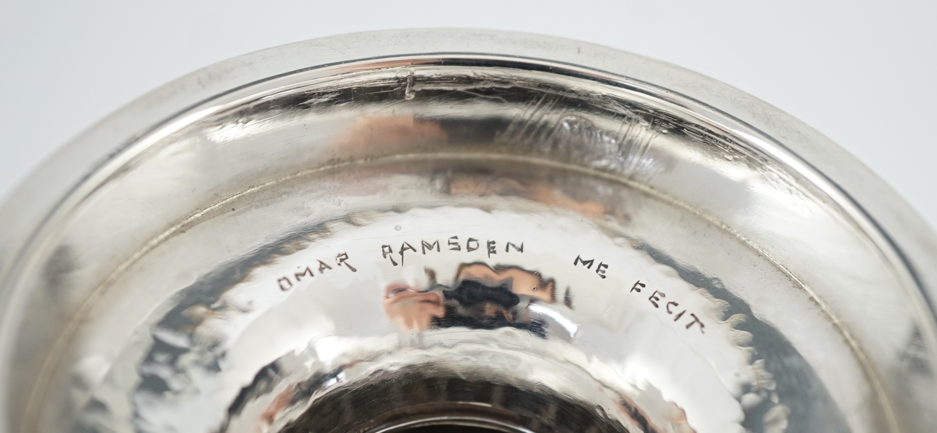 A George V Omar Ramsden planished silver pedestal bowl, with knopped stem, on circular foot, with - Image 5 of 5