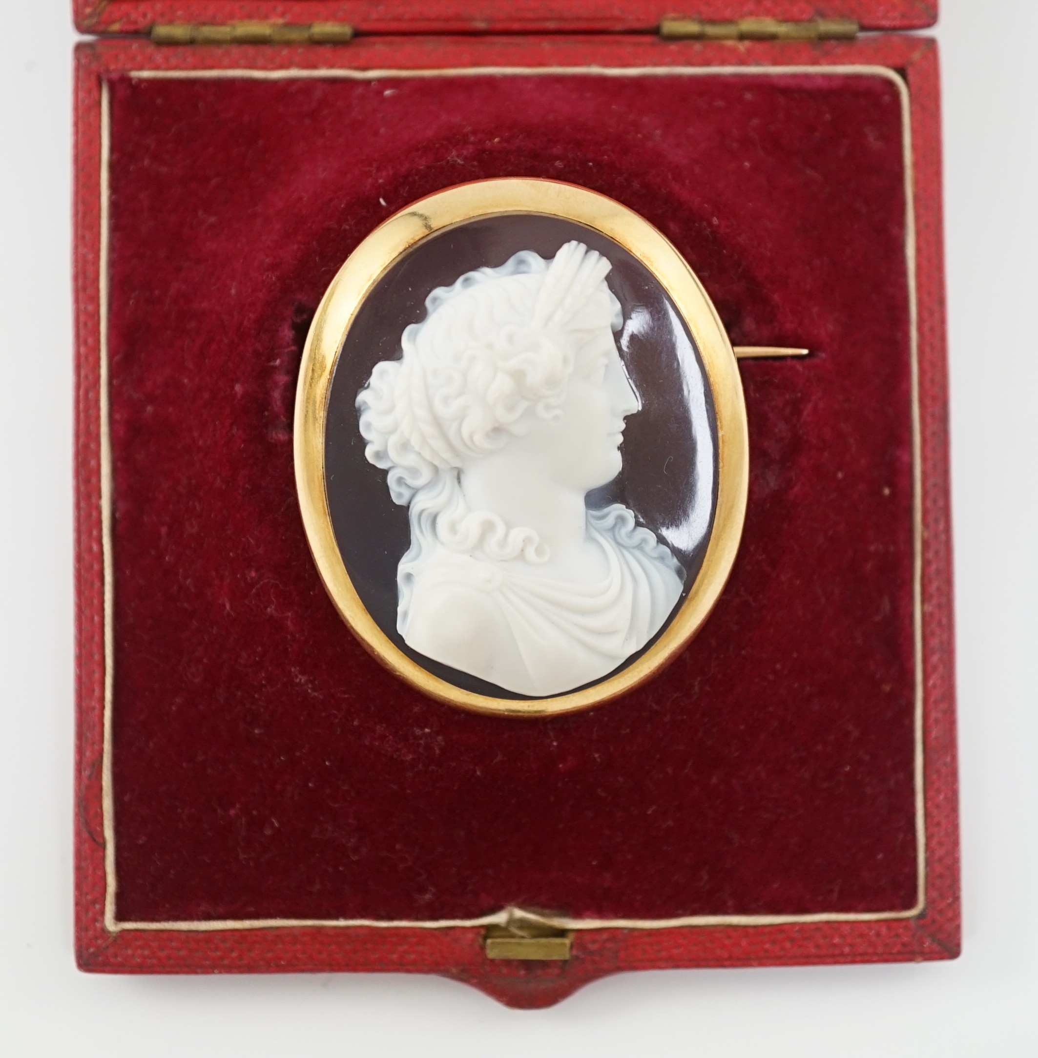 A late 19th/early 20th century gold mounted chalcedony cameo set oval brooch, carved with the bust - Image 5 of 5