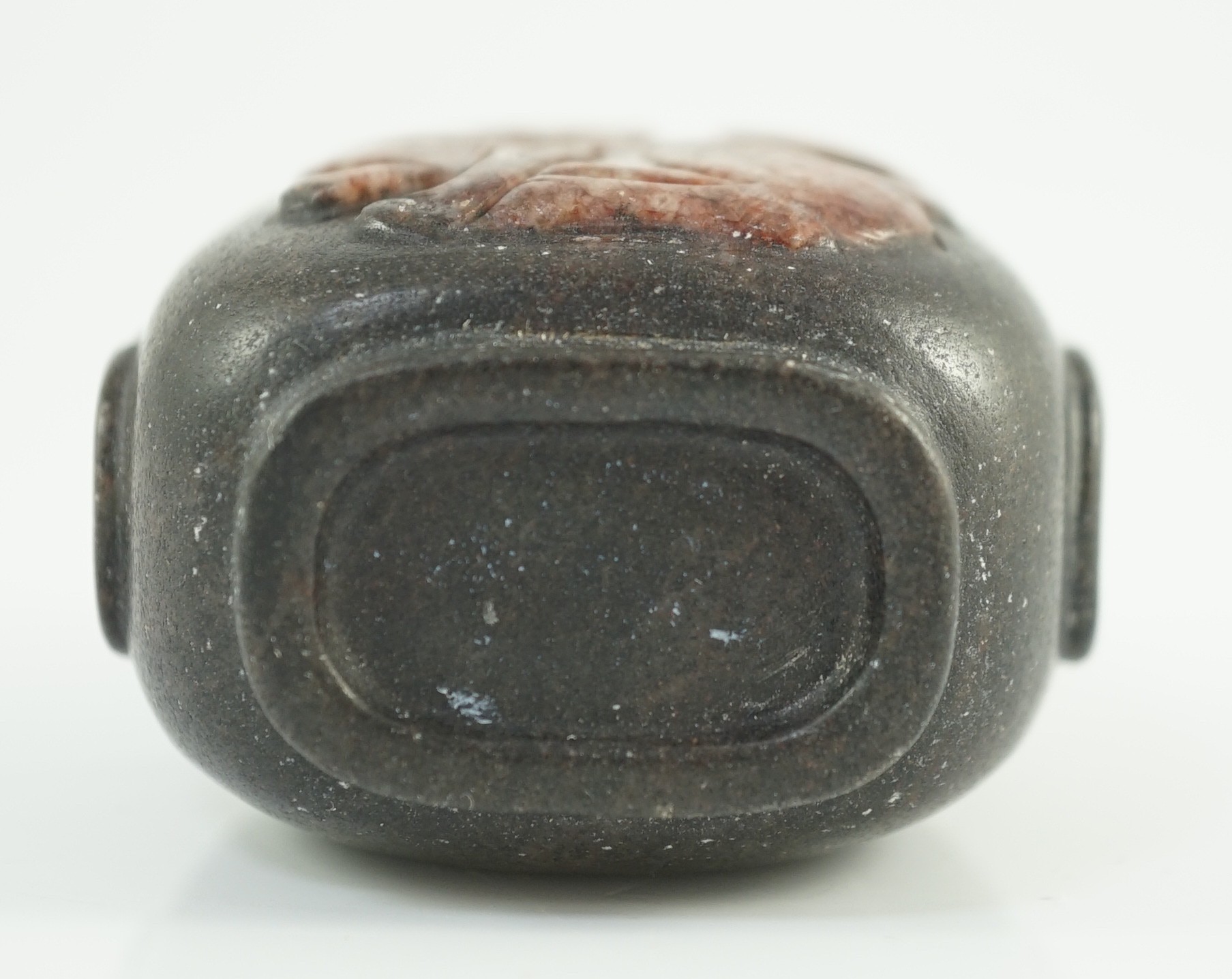 A Chinese two colour marble cameo ‘tiger’ snuff bottle, 19th century, of flattened oblong form, - Image 5 of 8