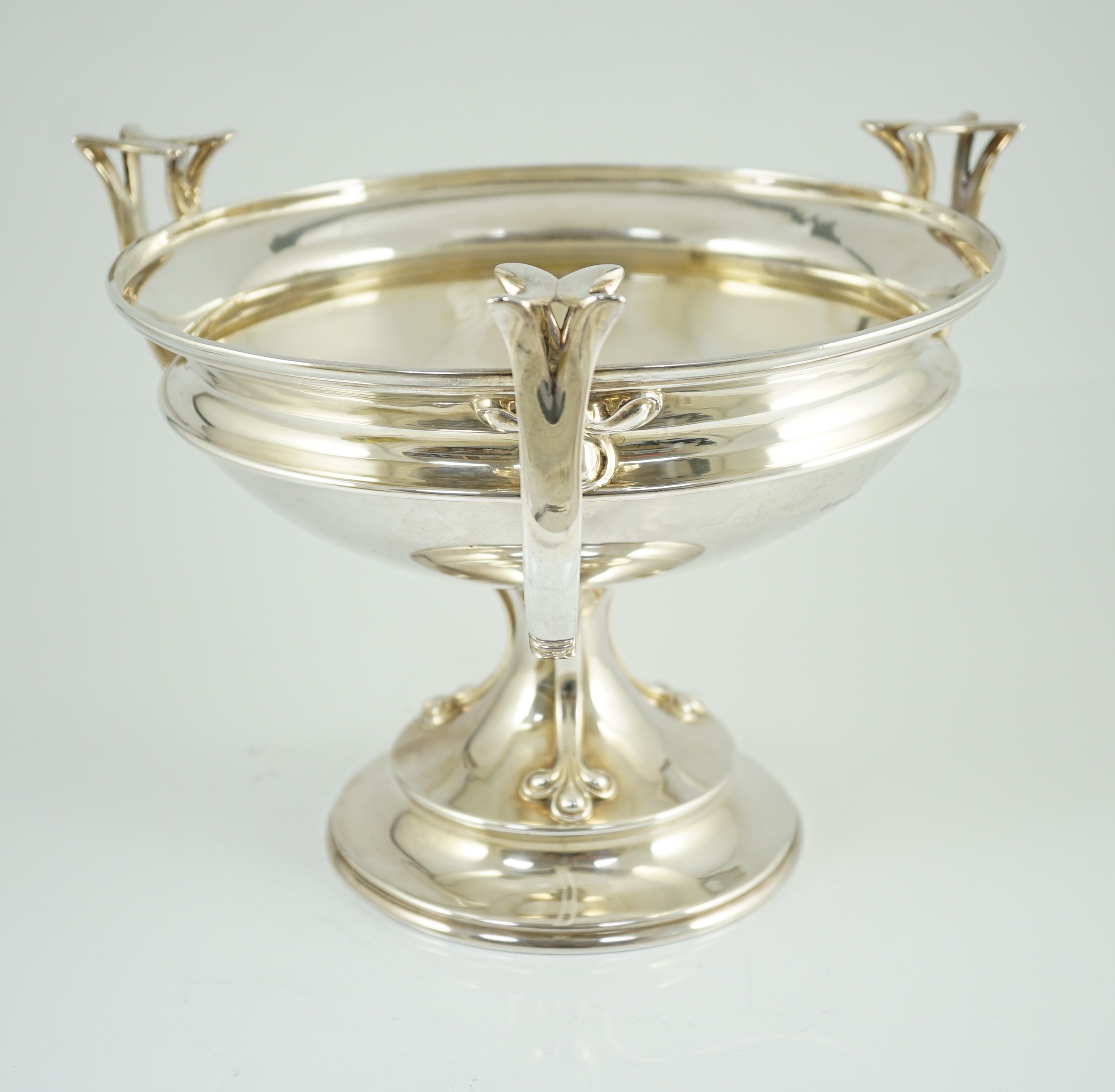 An Edwardian Art Nouveau silver tri-handled pedestal fruit bowl, by Joseph Rodgers & Sons, with - Image 5 of 7