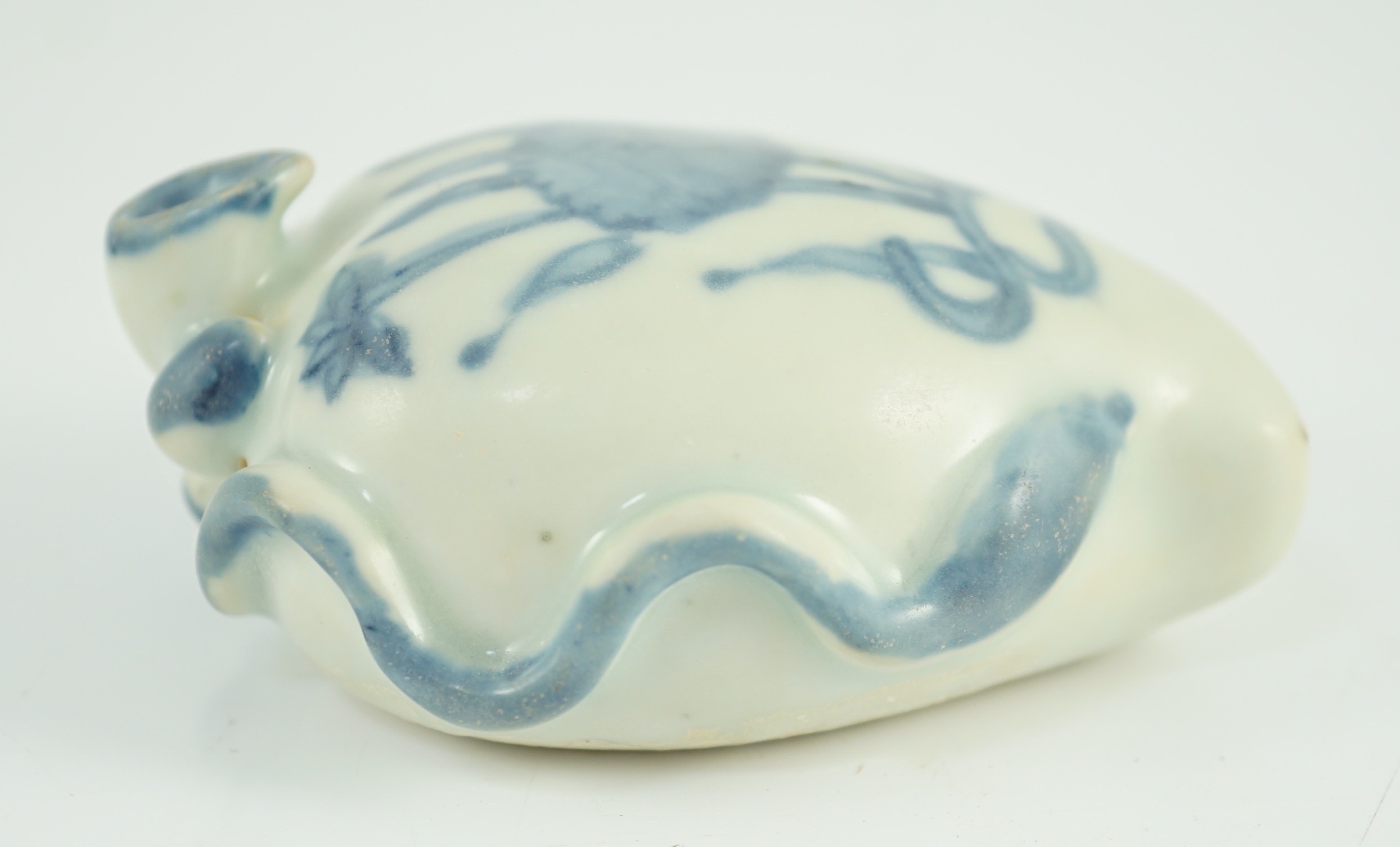 A Chinese Ming blue and white peach form waterdropper, applied with scrolling tendrils and a small - Image 4 of 5