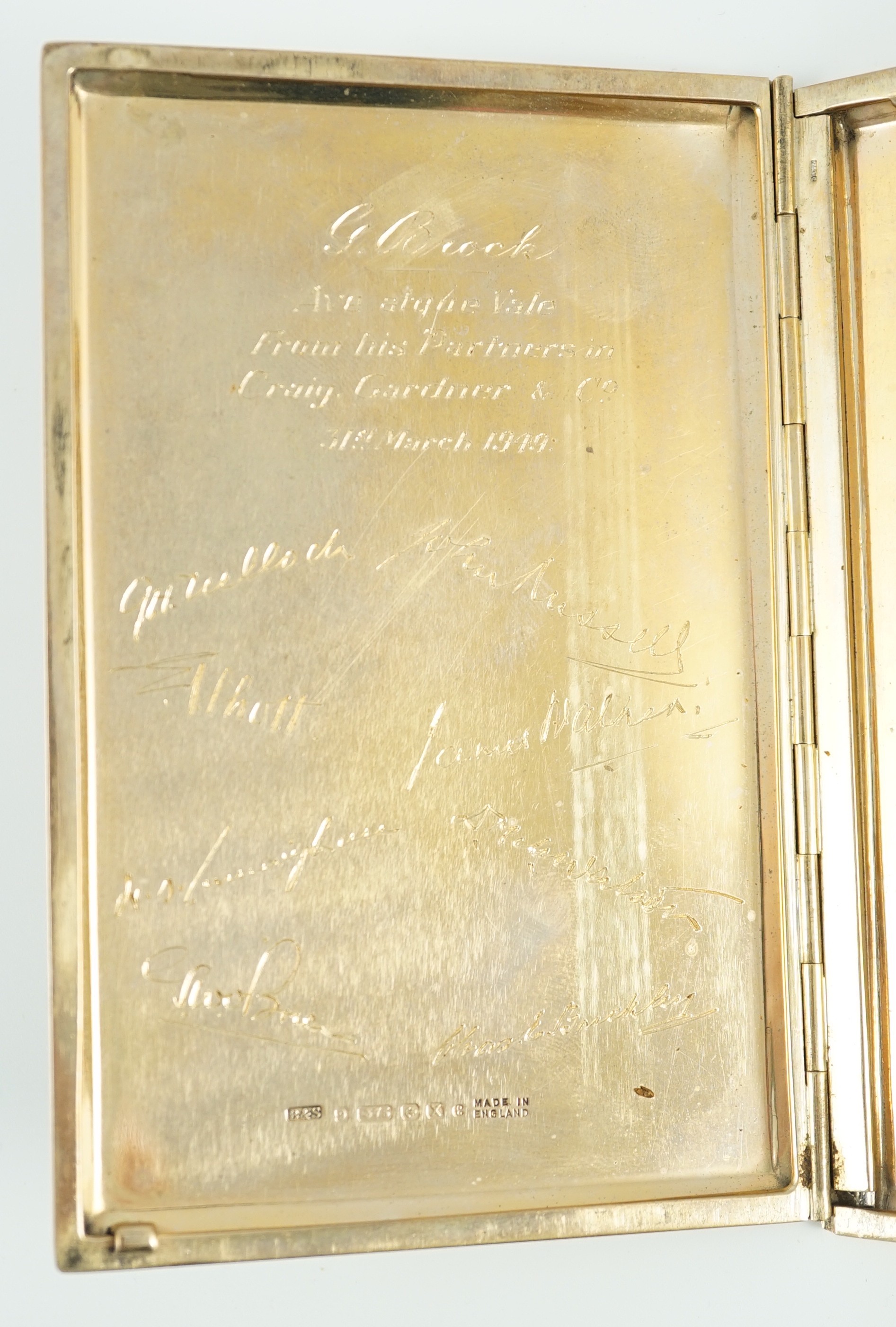 A George VI engine turned 9ct gold rectangular cigarette case, makers, B&S with engraved interior - Image 3 of 5