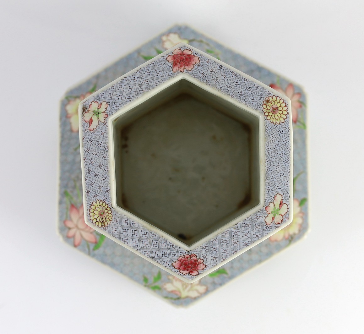 A Chinese enamelled porcelain hexagonal jardiniere, Qianlong period (1736-95), the upper section - Image 3 of 6