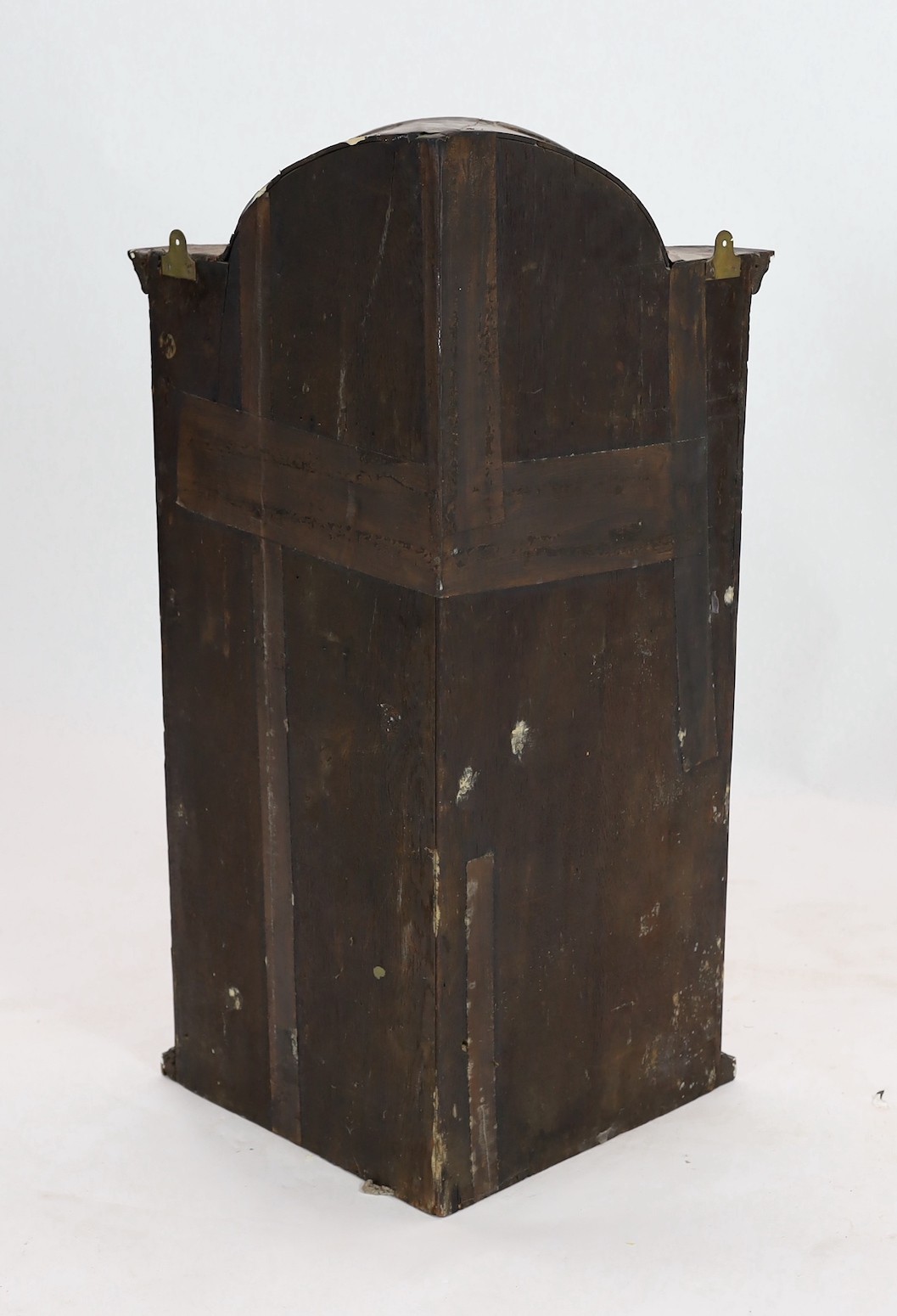 A Queen Anne walnut hanging corner cupboard, with arched cornice and single arched door above a - Image 3 of 3