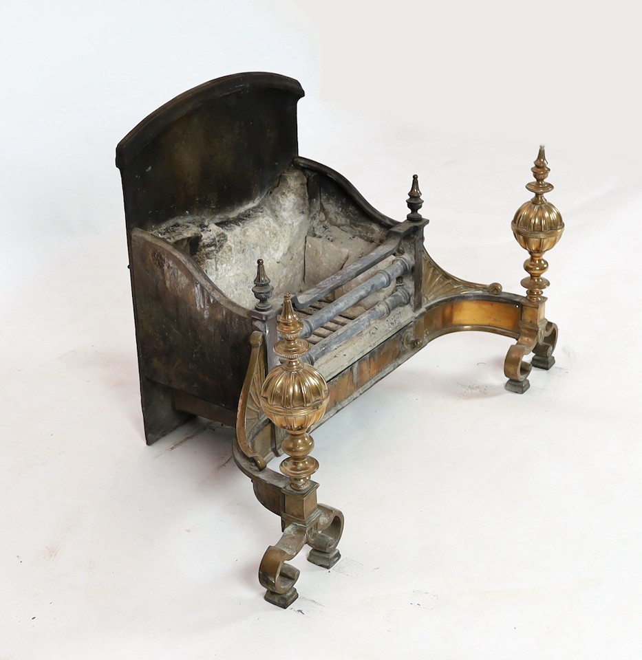 A George III brass cast and wrought iron fire grate, with fluted ball finials and scroll feet, 102cm - Image 4 of 4