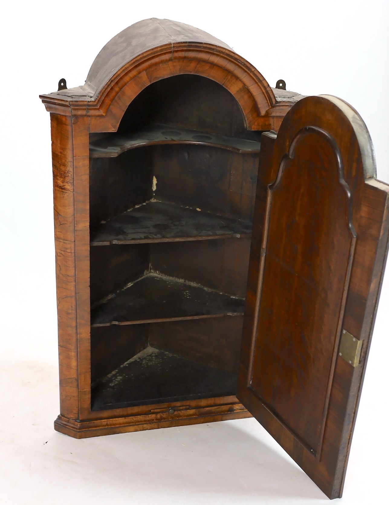 A Queen Anne walnut hanging corner cupboard, with arched cornice and single arched door above a - Image 2 of 3