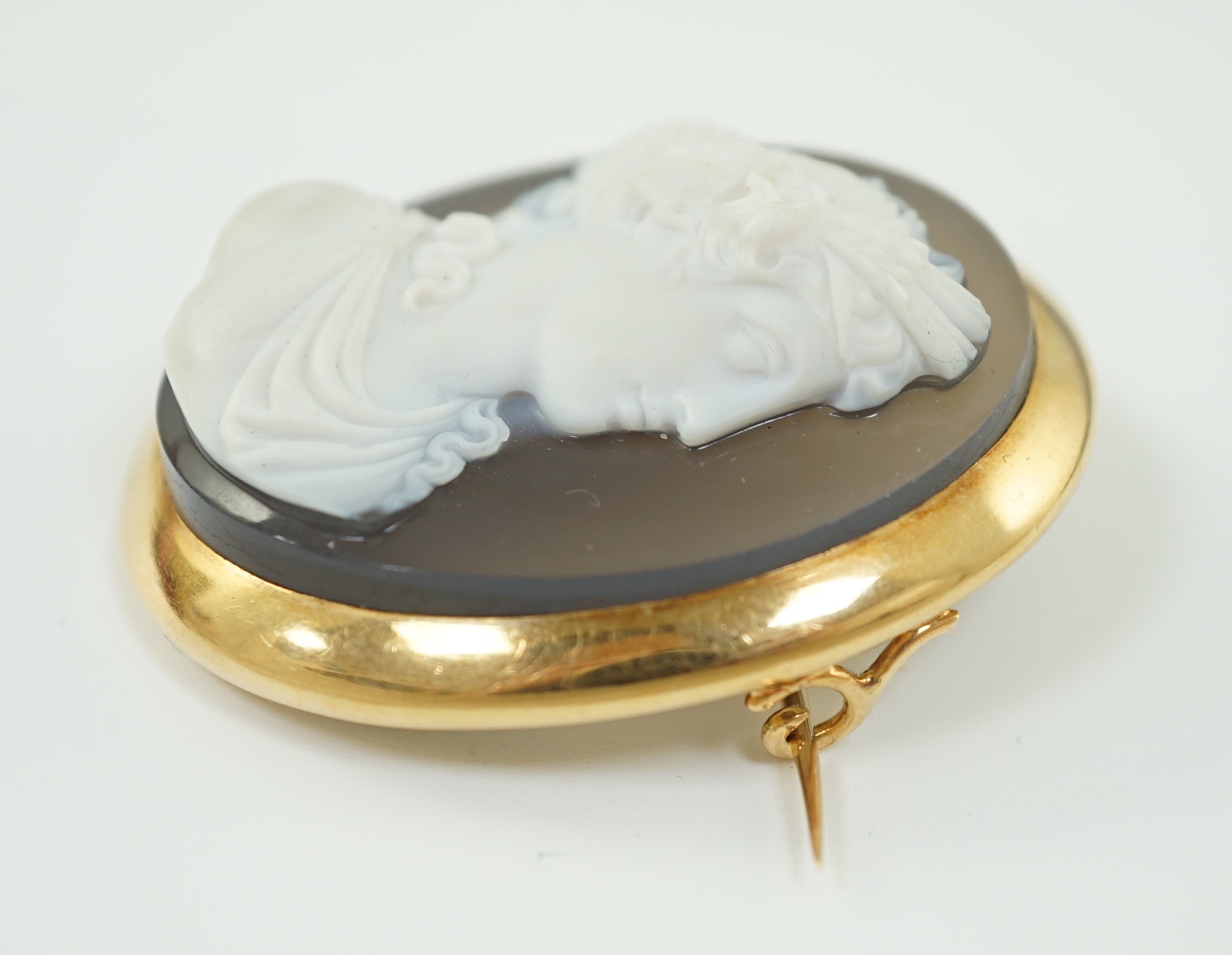 A late 19th/early 20th century gold mounted chalcedony cameo set oval brooch, carved with the bust - Image 4 of 5