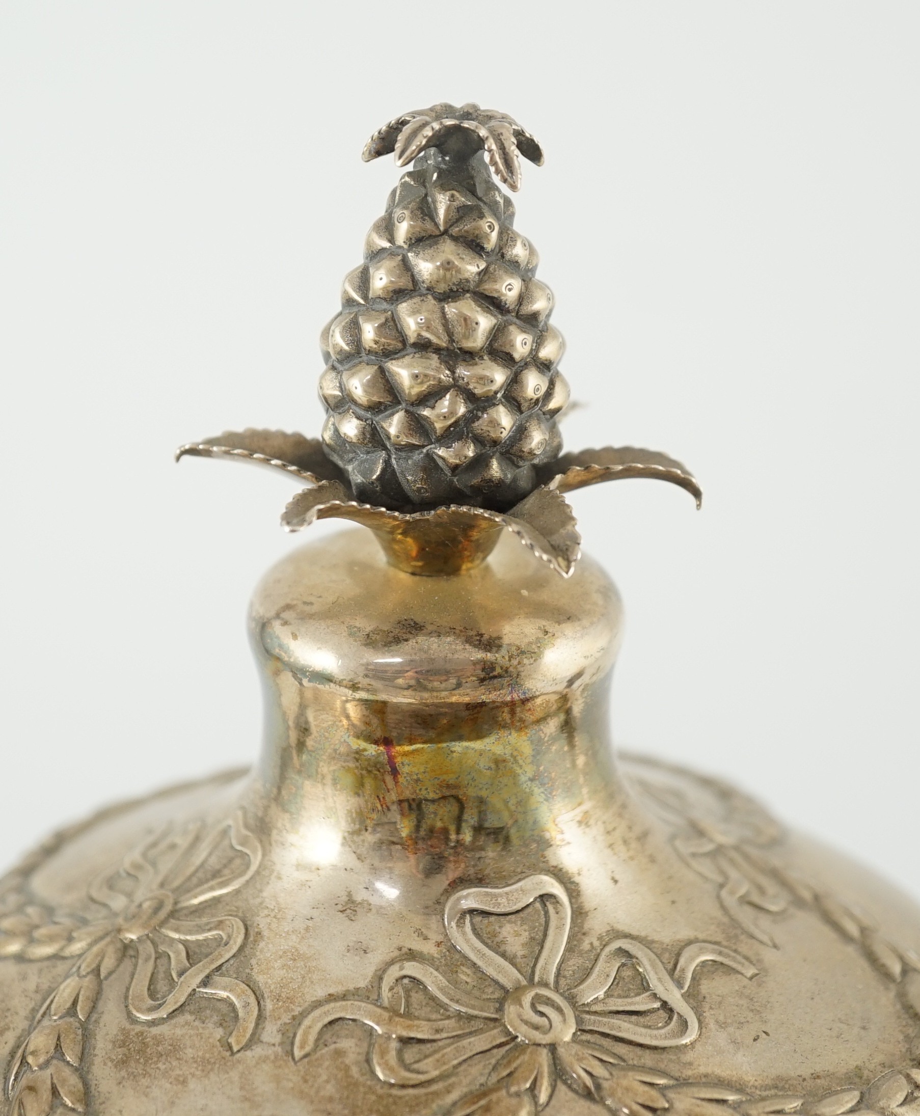 A George III silver presentation two handled vase shaped pedestal cup and cover by Richard - Image 3 of 7