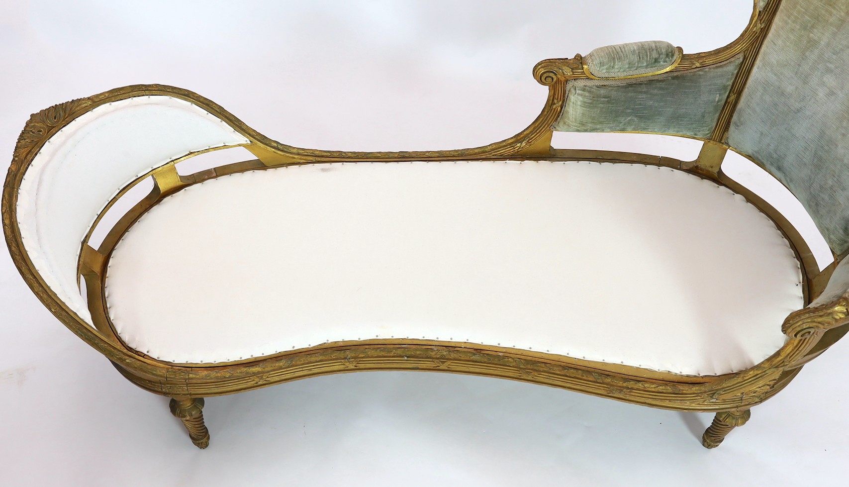 A 19th century Louis XVI style giltwood chaise longue, with reeded ribbon tied rails, acanthus - Image 3 of 6