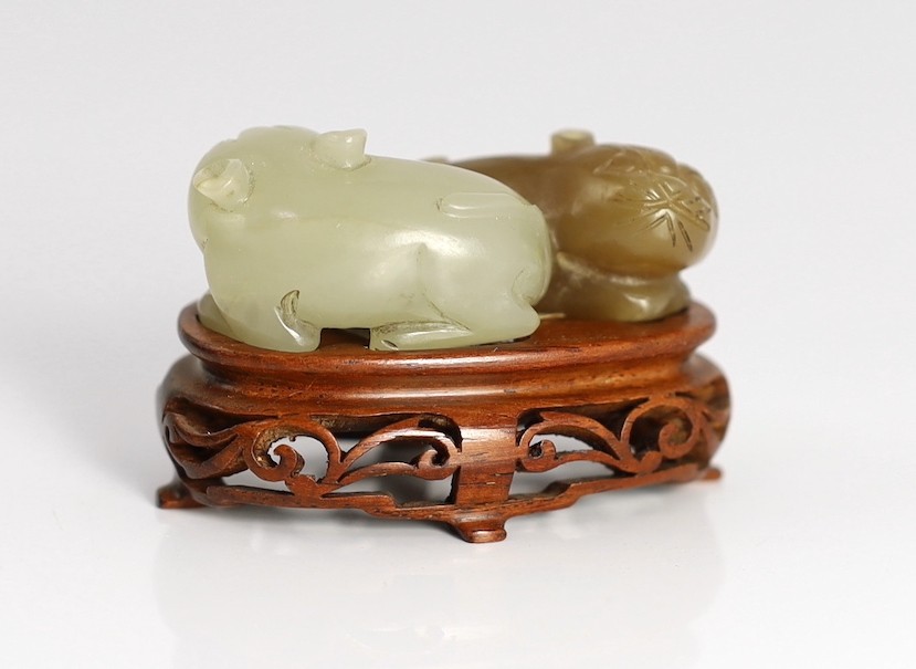 A Chinese pale celadon and brown jade group of two cats, 19th century, 5.1cm, wood stand, tiny - Image 3 of 7