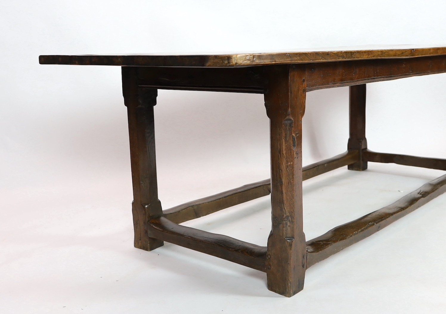 A late 17th / 18th century oak and elm refectory table, with triple planked top, on octagonal legs - Image 4 of 4