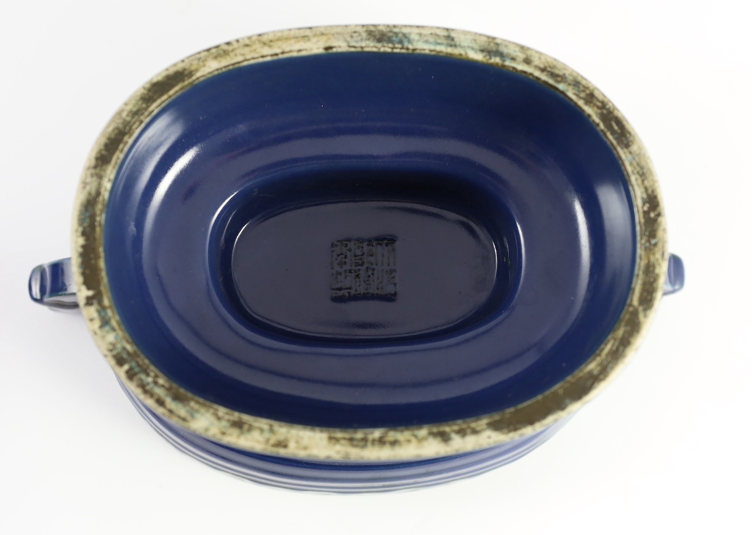 A Chinese Imperial blue glazed ritual offering vessel and cover, gui, moulded Qianlong seal mark and - Image 7 of 7