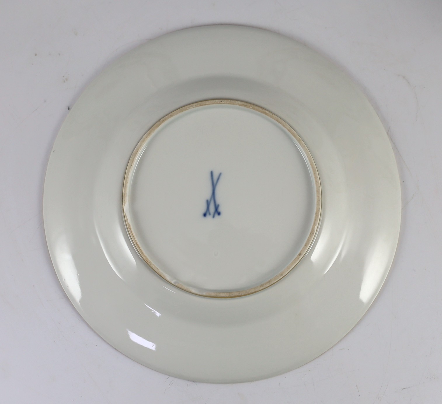 A set of five Meissen Capo di Monte style plates, 19th century, each painted to the centre with - Image 5 of 9