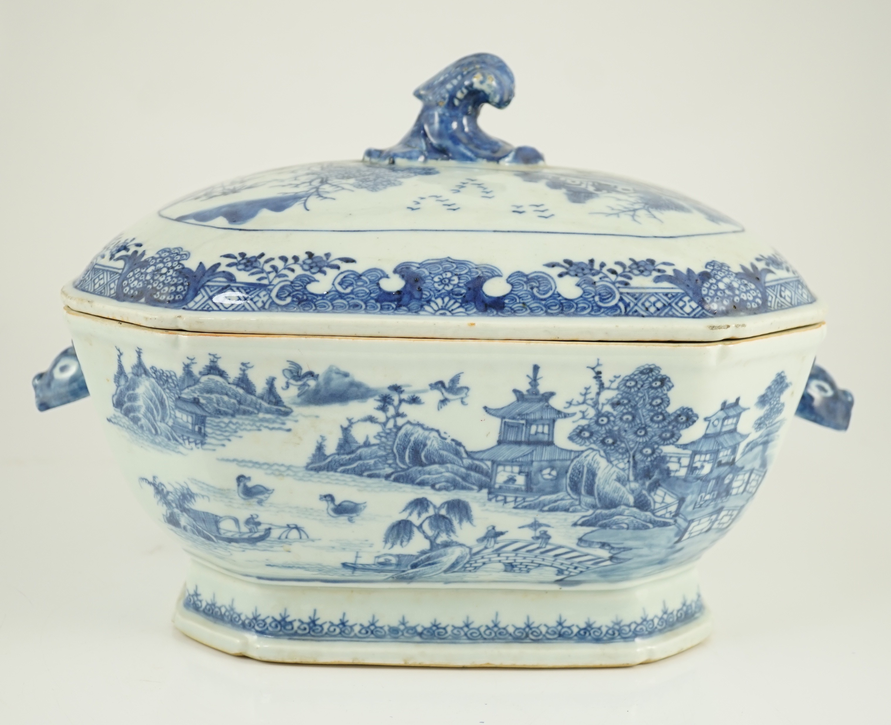 A Chinese blue and white tureen and cover, Qianlong period, typically painted with figures in - Image 4 of 8