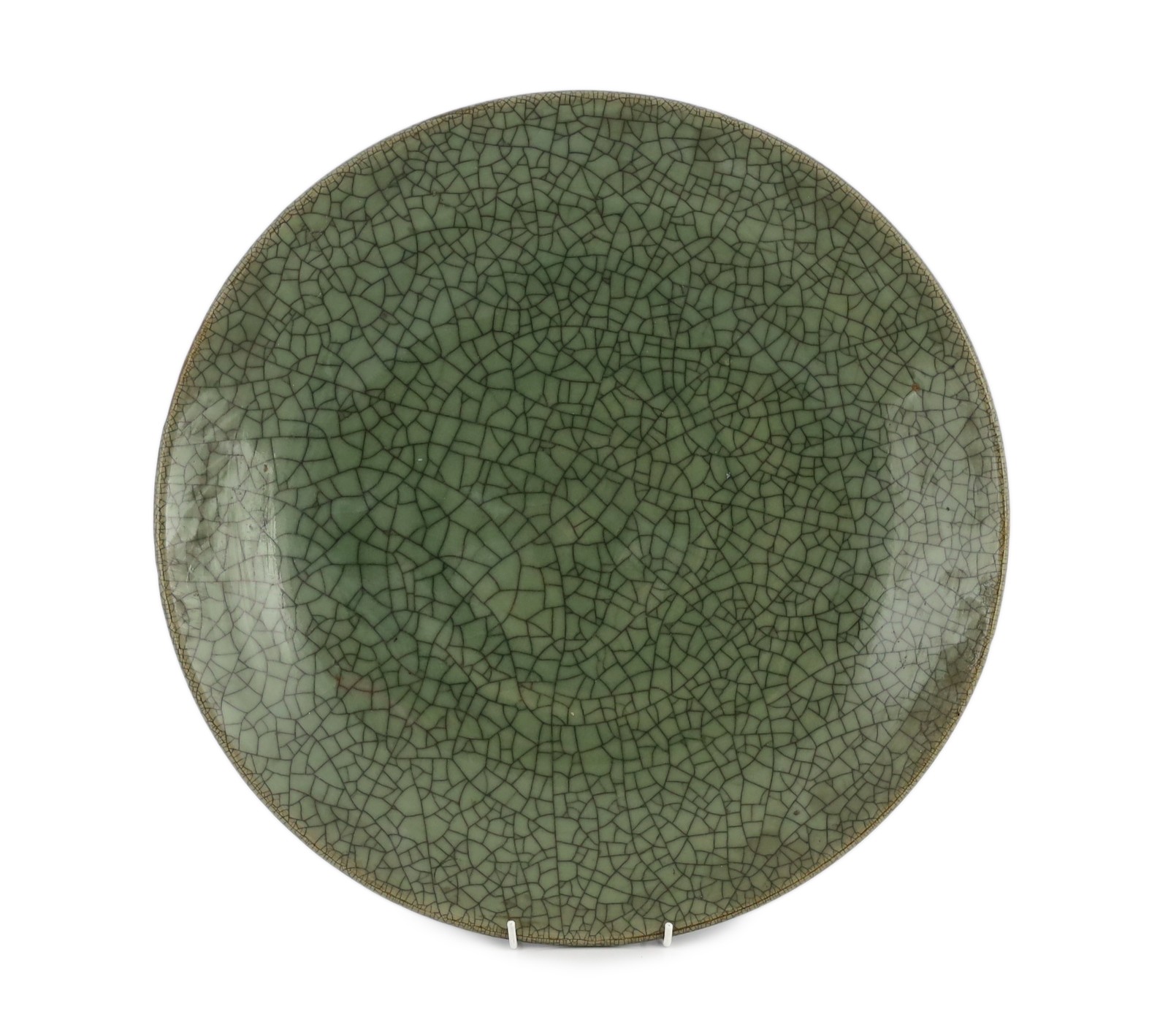 A large Chinese Guan type crackle glaze dish, 19th/20th century, 45.5cm diameter***CONDITION