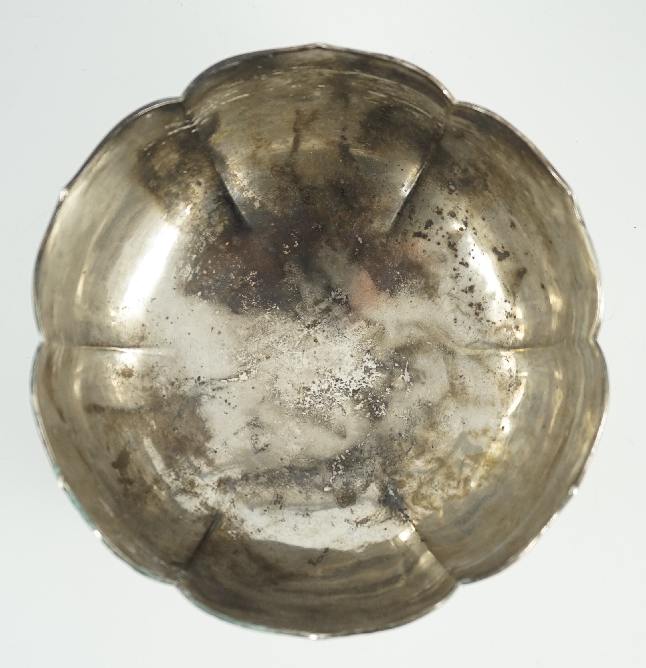 A late 19th century Chinese Export silver circular bowl, by Chong Woo, Hong Kong, applied with - Image 5 of 6