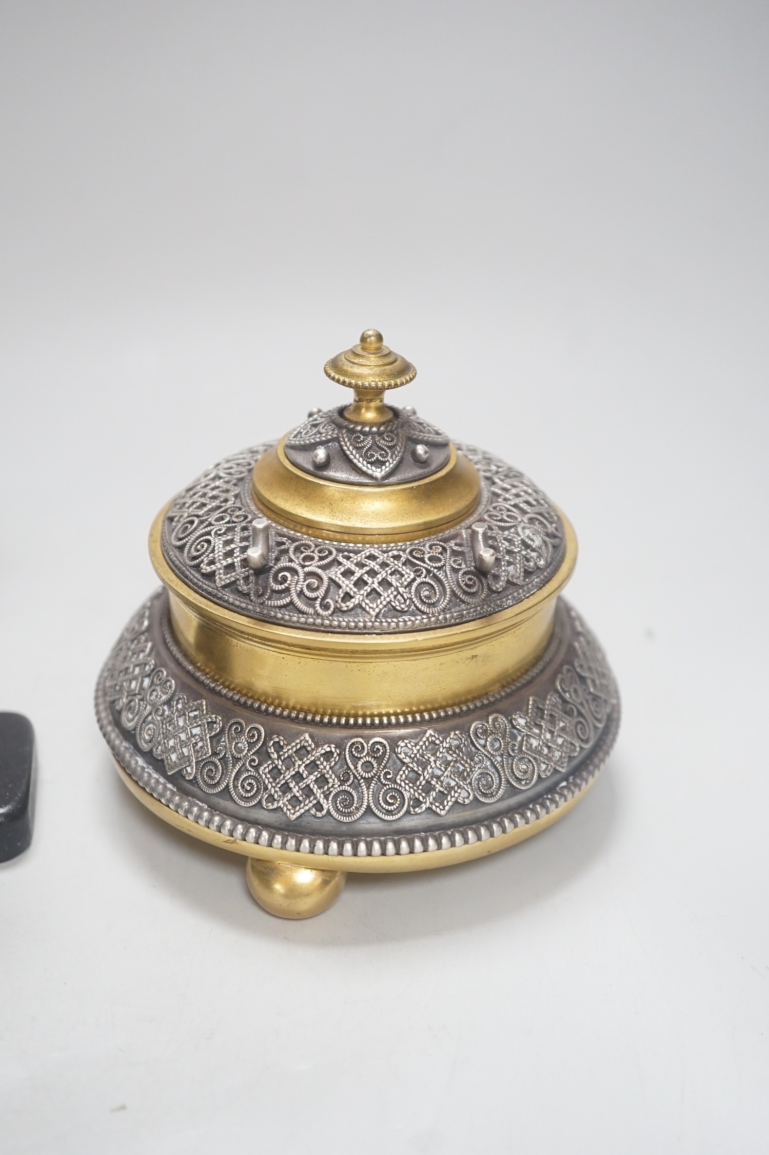 A Continental silvered and gilt metal inkwell, c.1900, and an Indo-Persian silvered bronze ‘fish’ - Image 3 of 5