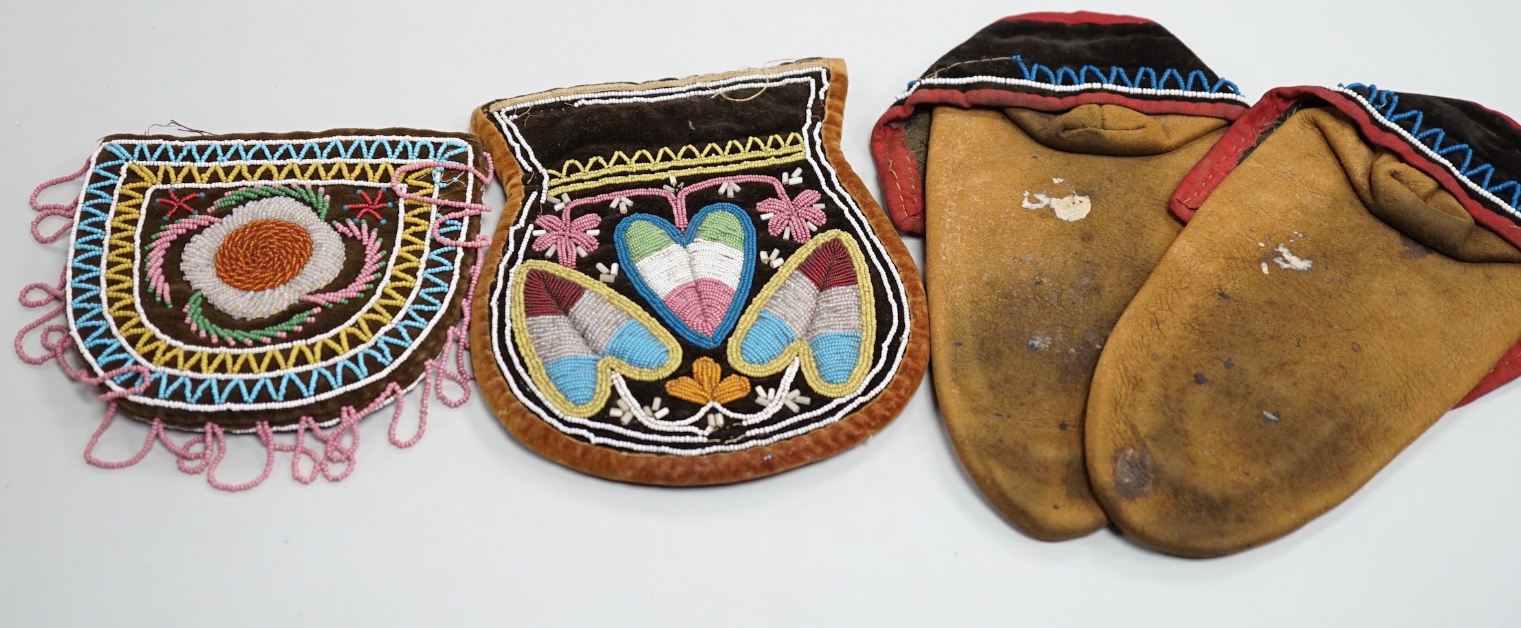 A pair of mid to late 19th century Mikmaq, North American Indian, moccasins, worked in floral - Image 5 of 5