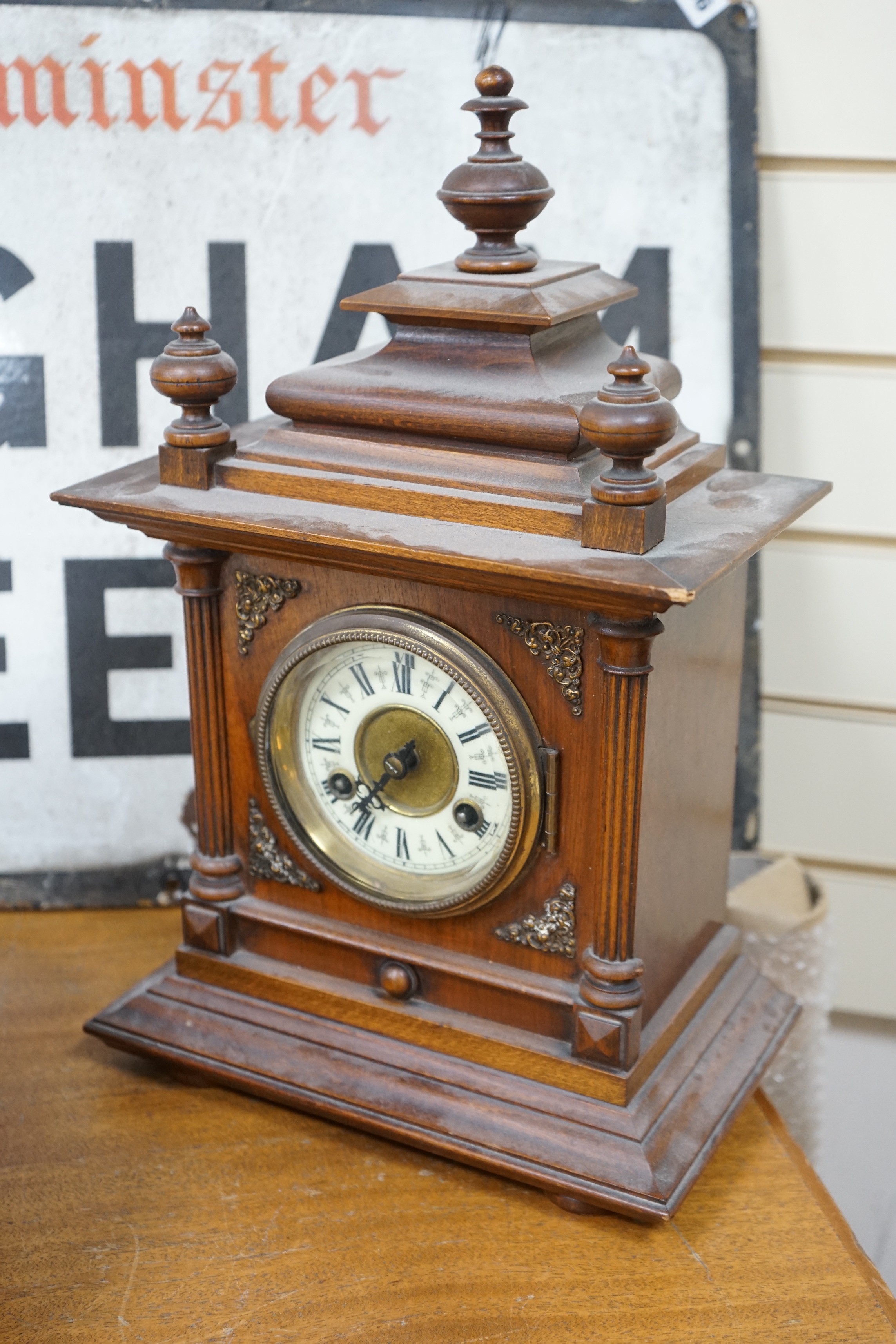 A 19th century German walnut mantel clock with key and pendulum, 40cm tall - Image 2 of 7