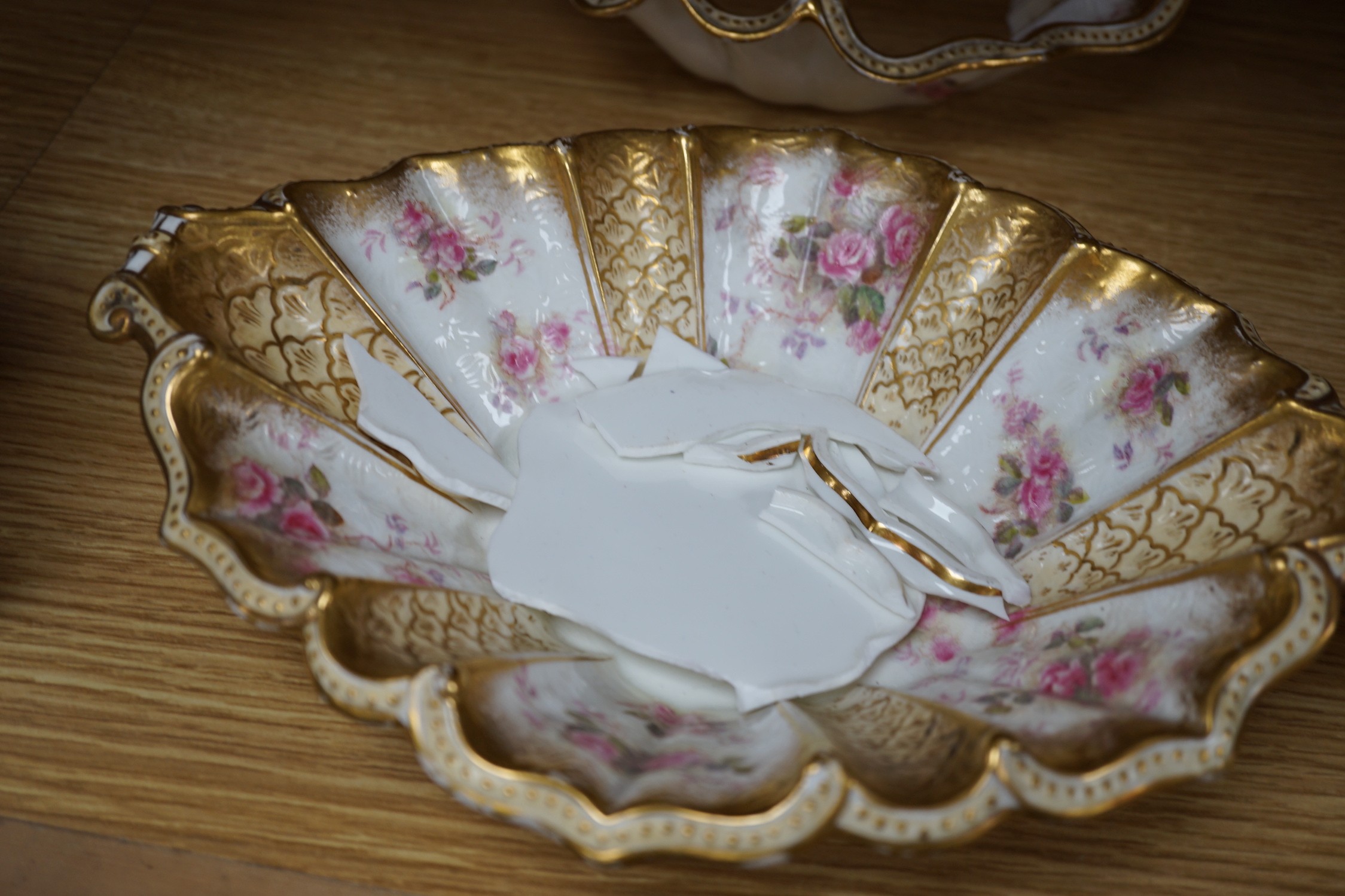 A selection of George Jones and Sons ‘Chrysanthemum’ wares, together with George Jones and Sons - Image 2 of 7