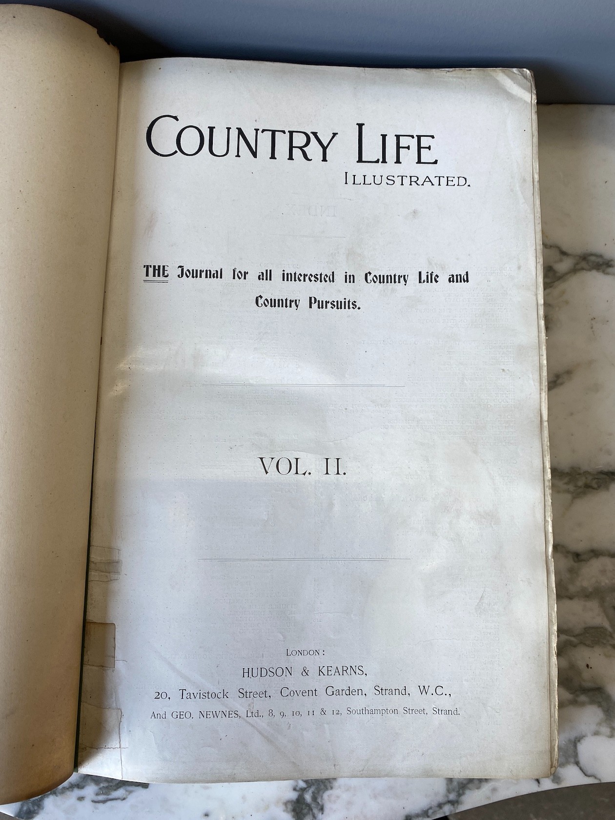 ° ° Country Life, vol.1-166 but lacking vol.34, 1897-1979 and various other later issues. - Image 3 of 8