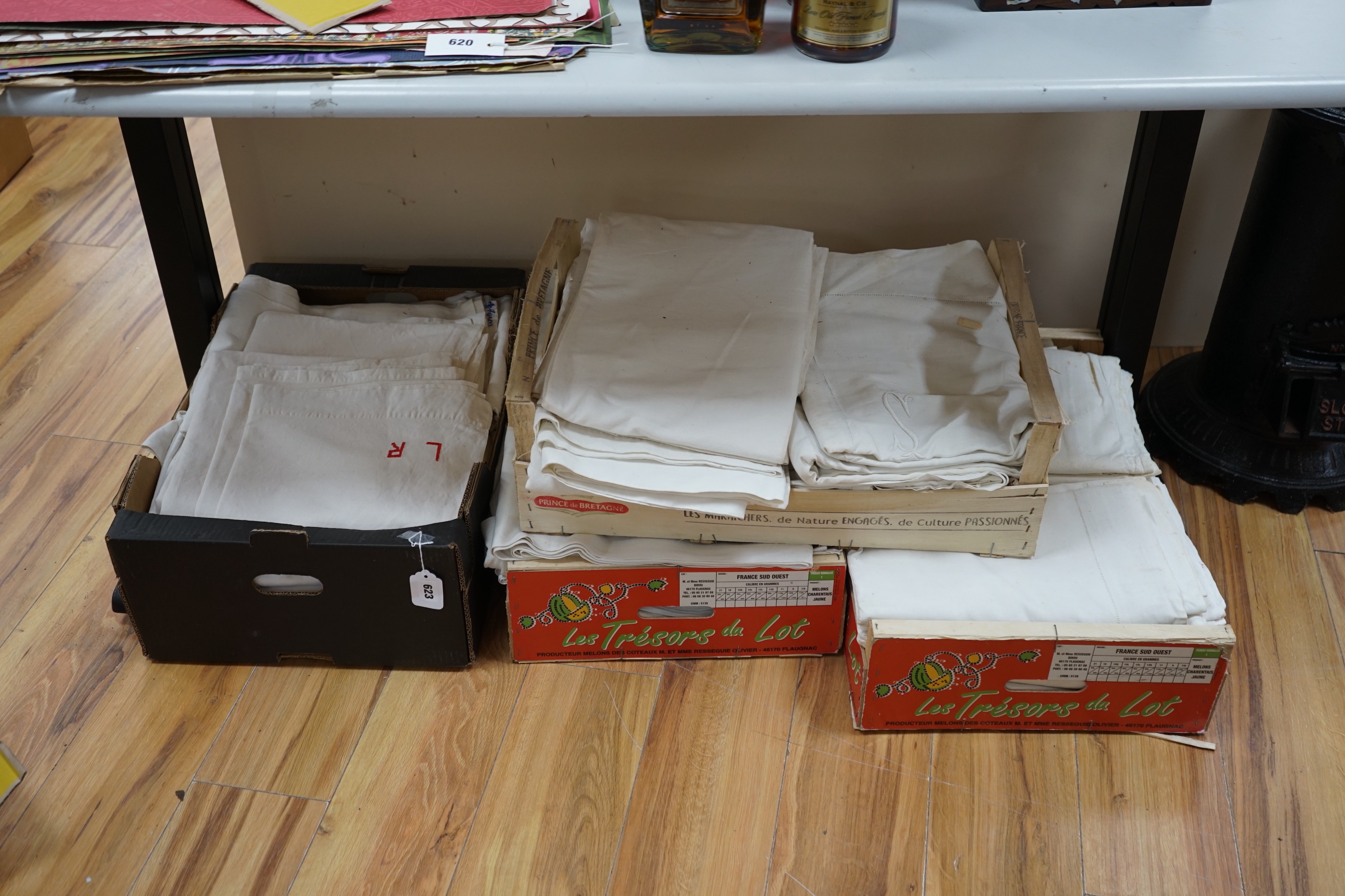 Four boxes containing French provincial sheets (32) - Image 2 of 2