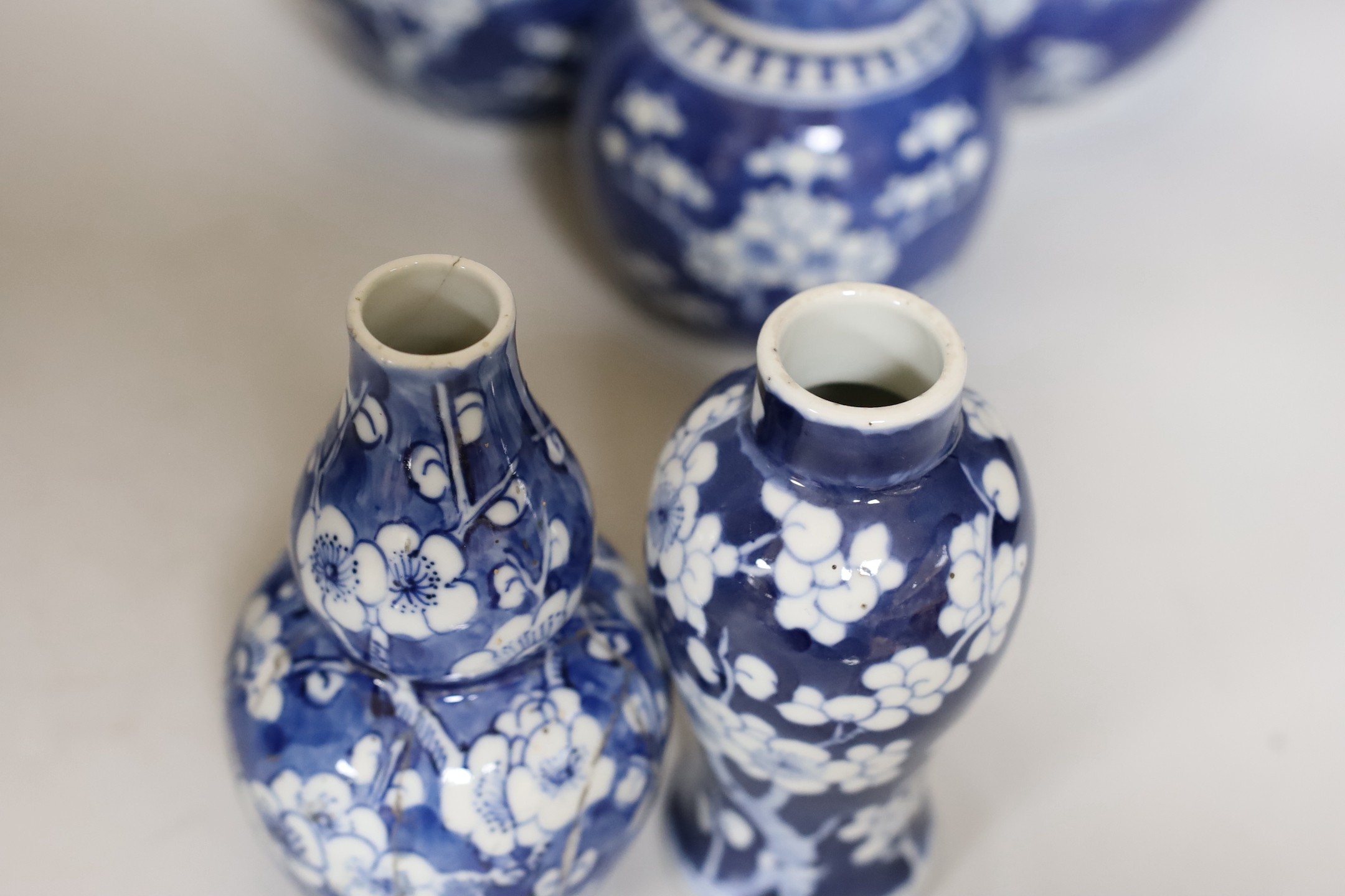 Four Chinese blue and white prunus pattern ginger jars, together with three similar vases. 19th/ - Image 6 of 10