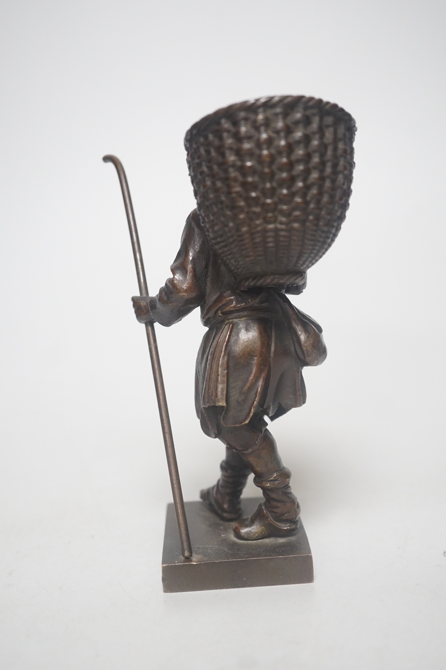 A 20th century bronze of a travelling salesman. 15cm tall - Image 3 of 4