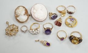 Mixed jewellery including two yellow metal mounted cameo shell brooches, one stamped 9c, two 9ct