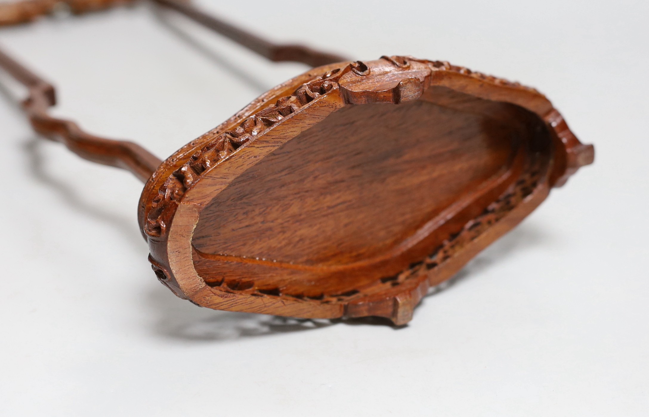 A Chinese bowenite jade hanging vase and cover together with a carved hard wood stand, one foot - Image 5 of 5