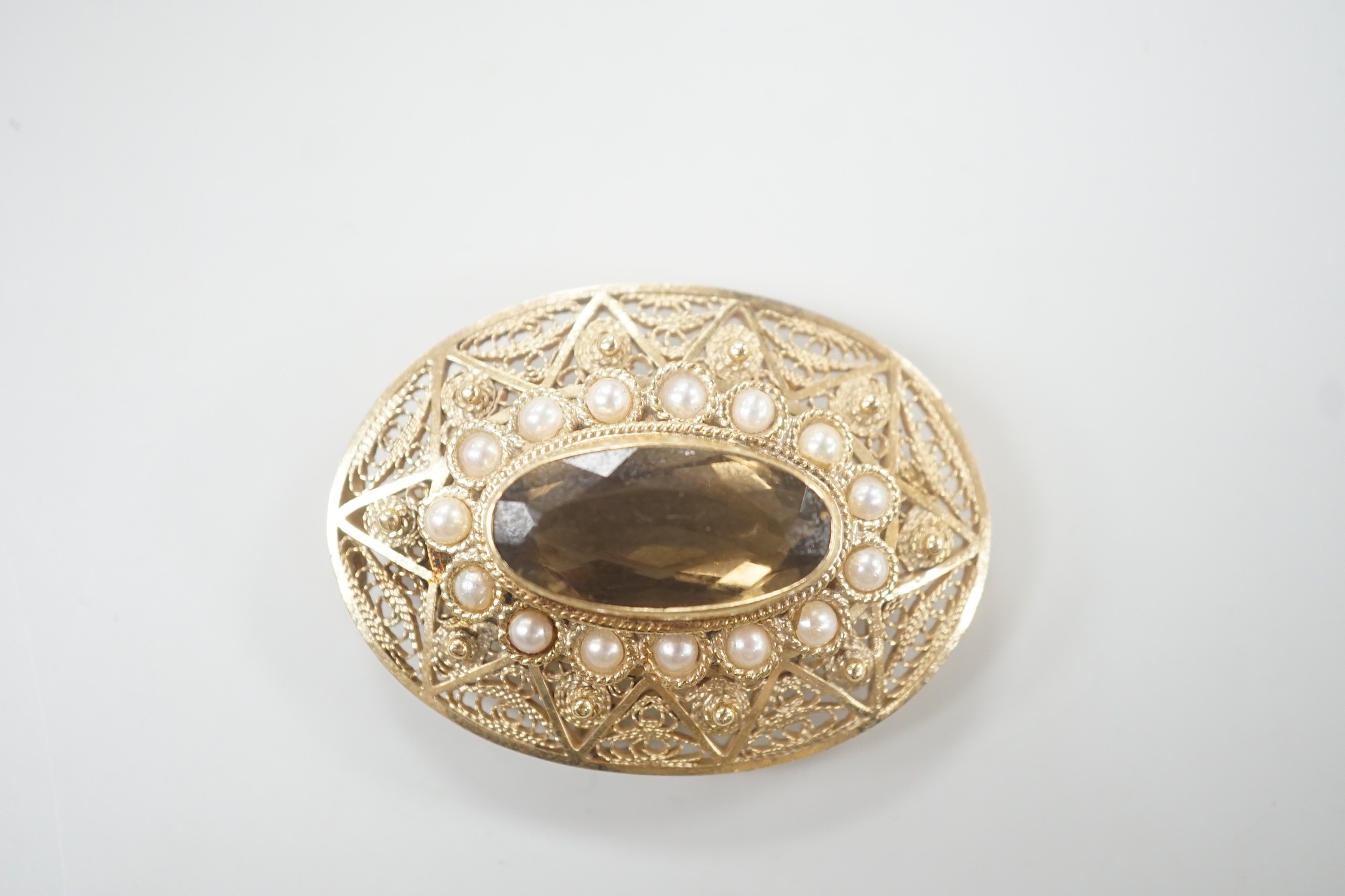 A 14k, oval cut citrine and split pearl cluster set oval brooch, 43mm, gross weight 17.8 grams. - Image 2 of 4