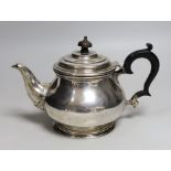 A George V silver baluster teapot, Goldsmiths & Silversmiths Co Ltd, London, 1924, gross weight 18.