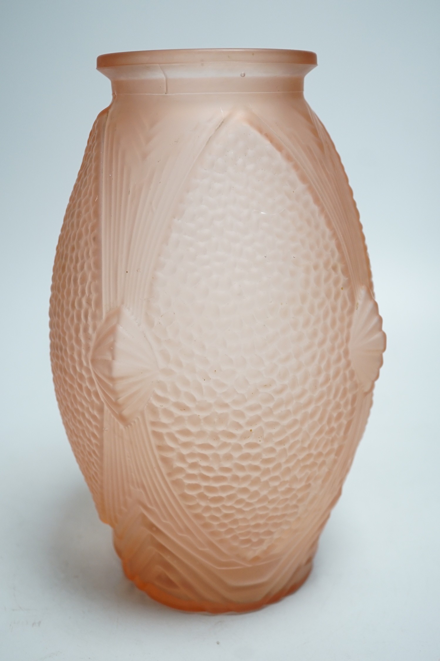 An Art Deco frosted pink vase. 29cm tall - Image 4 of 5