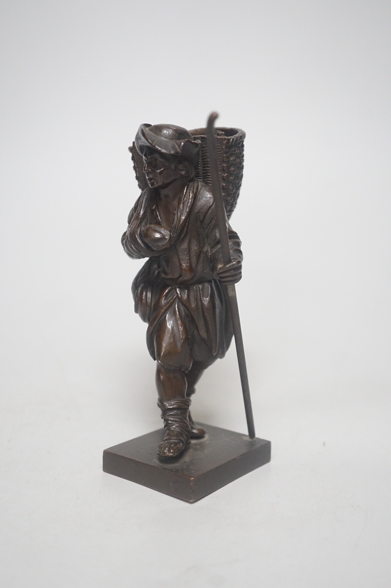 A 20th century bronze of a travelling salesman. 15cm tall - Image 4 of 4