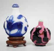 Two Chinese overlay glass snuff bottles, the black and pink bottle in imitation of shadow agate,