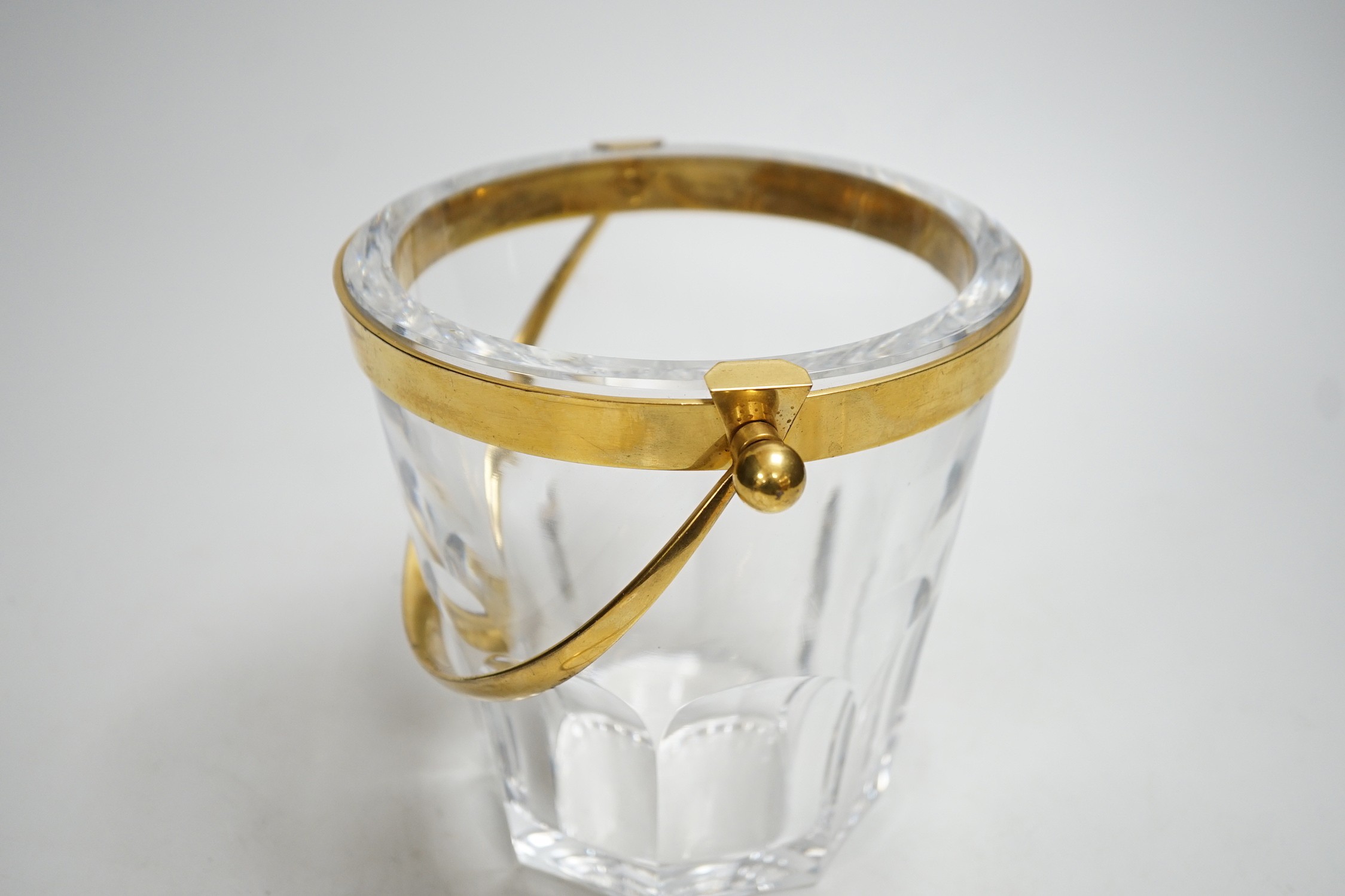 A Baccarat ice bucket, stamped, with gilt mount and matching tong. Bucket 16cm tall - Image 3 of 4