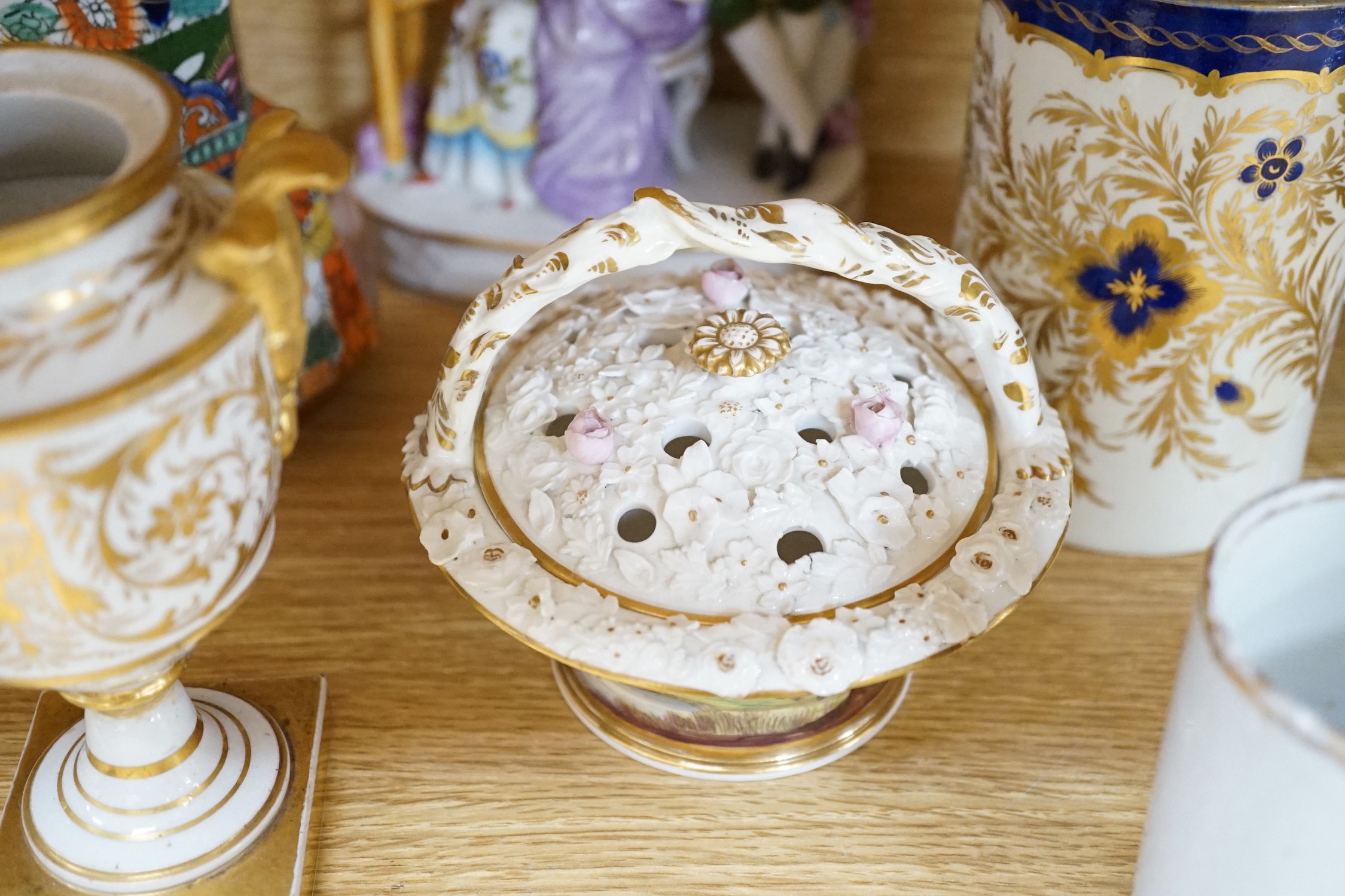 A selection of various English porcelain, to include Barr Flight Barr, Chamberlains Worcester, - Image 7 of 12