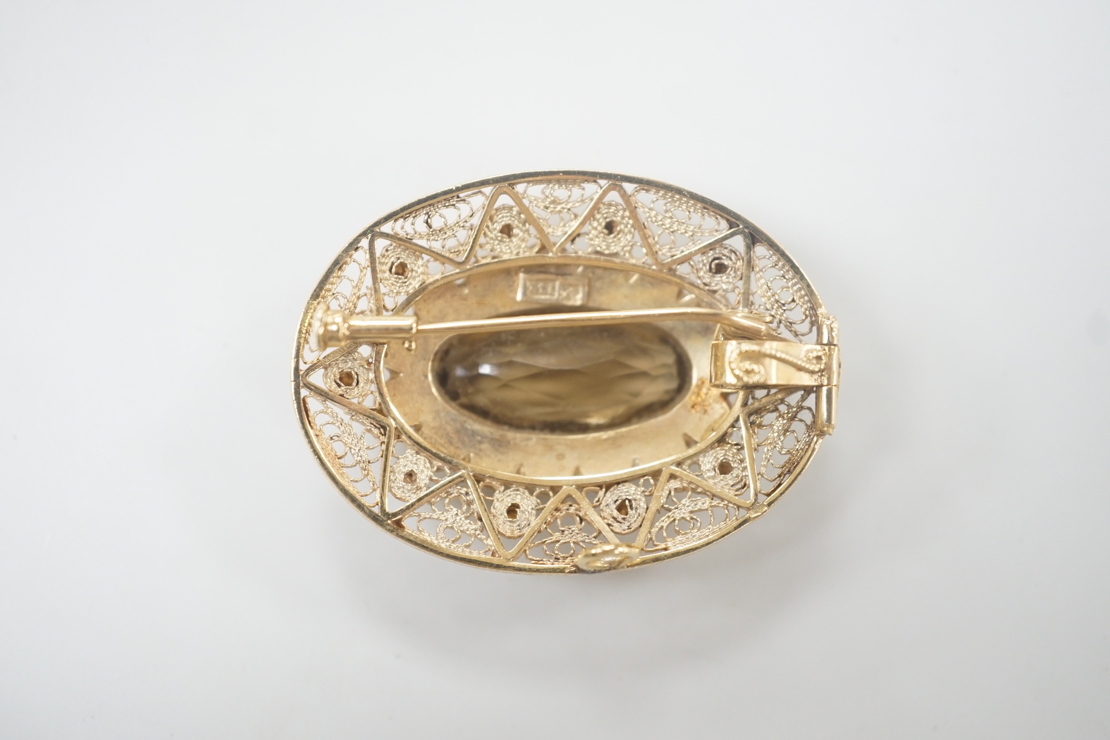 A 14k, oval cut citrine and split pearl cluster set oval brooch, 43mm, gross weight 17.8 grams. - Image 3 of 4
