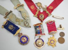 Sundry jewellery and medallions, including two silver-gilt Masonic medals etc.