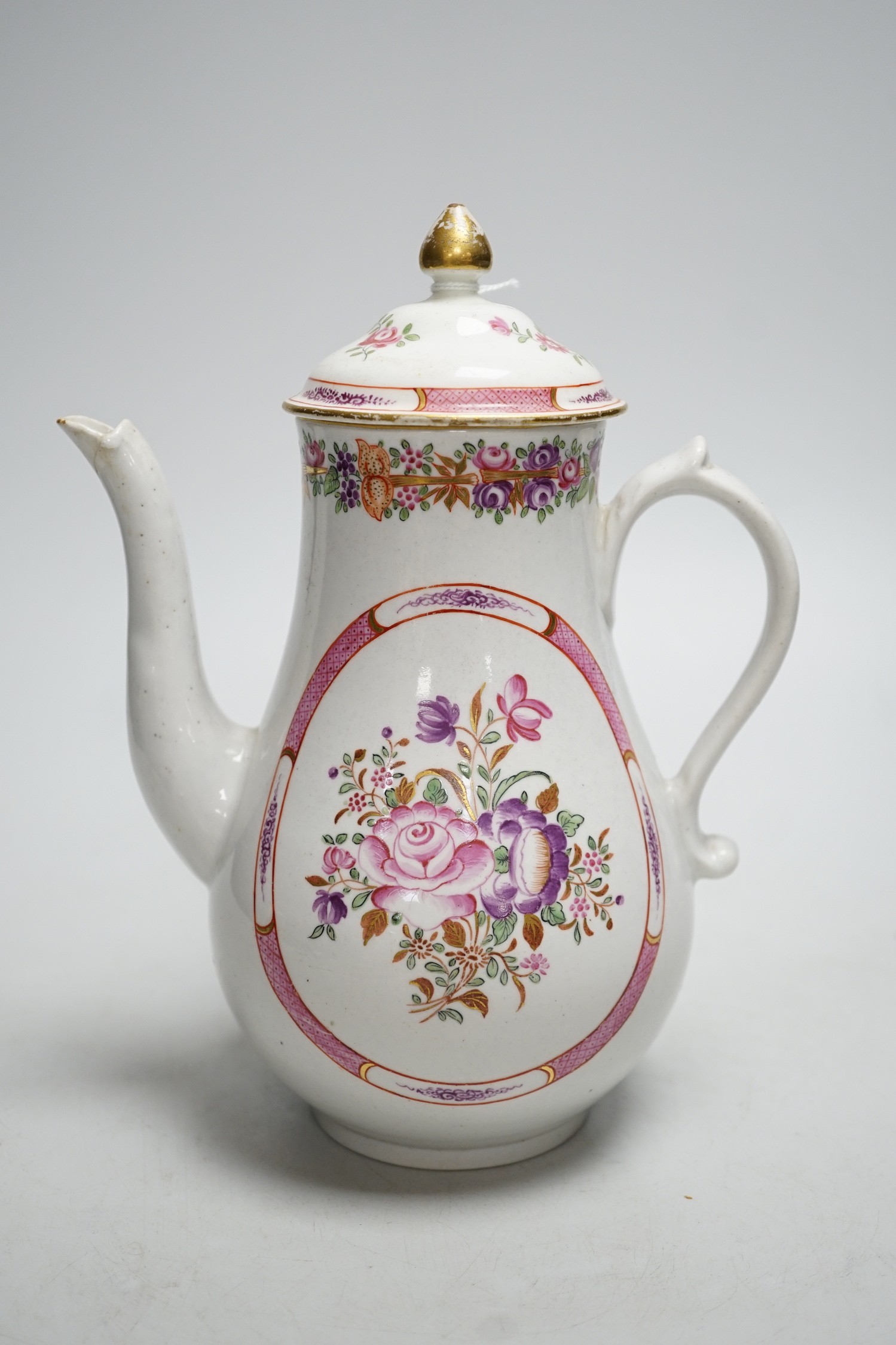 An 18th century Caughley rare Chinese export style coffee pot and cover. 21cm tall - Image 5 of 6