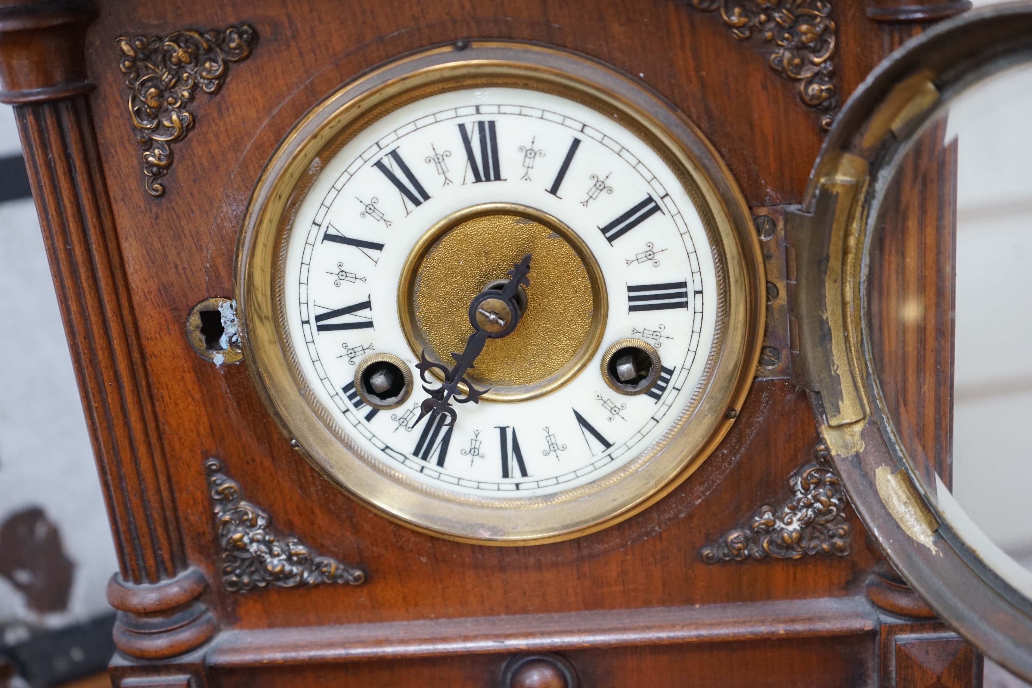 A 19th century German walnut mantel clock with key and pendulum, 40cm tall - Image 3 of 7