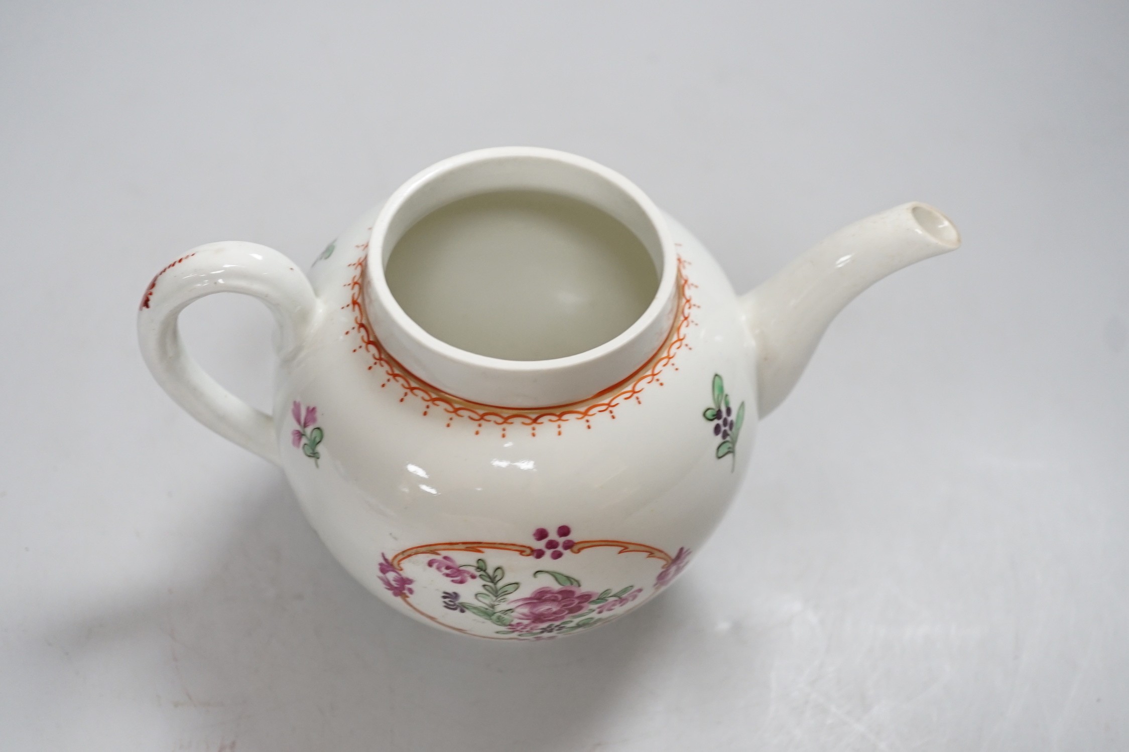 An 18th century Worcester teapot and cover painted in Chinese export style with flowers in an oval - Image 5 of 6