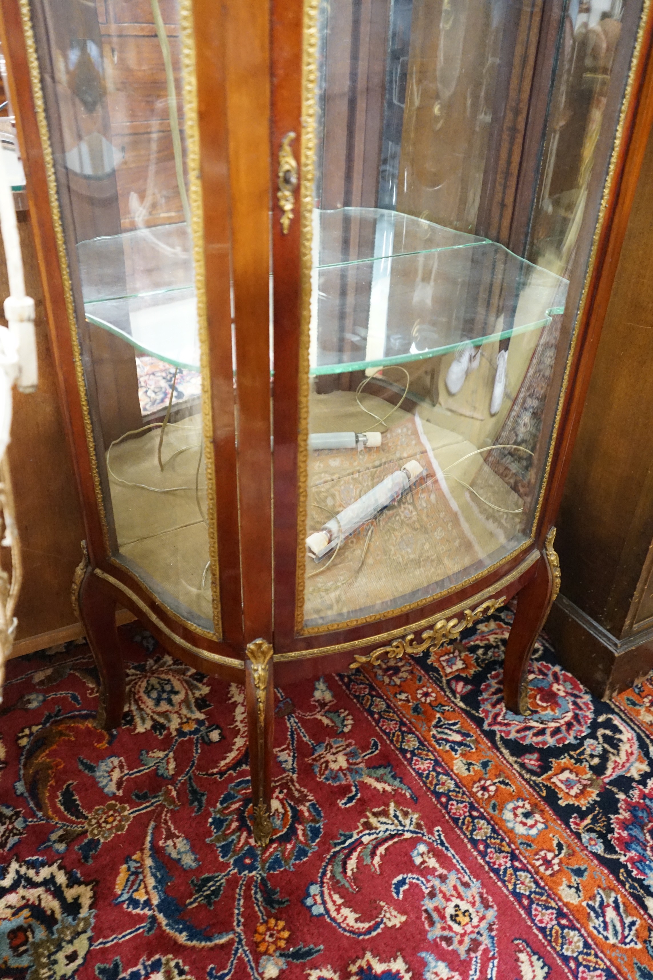 A Louis XV style gilt metal mounted marble topped bow fronted vitrine, width 67cm, depth 34cm, - Image 4 of 4