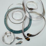 A Mexican 925 hinged necklet, 15.8cm (top to bottom) and matching bracelet, a similar suite of 925